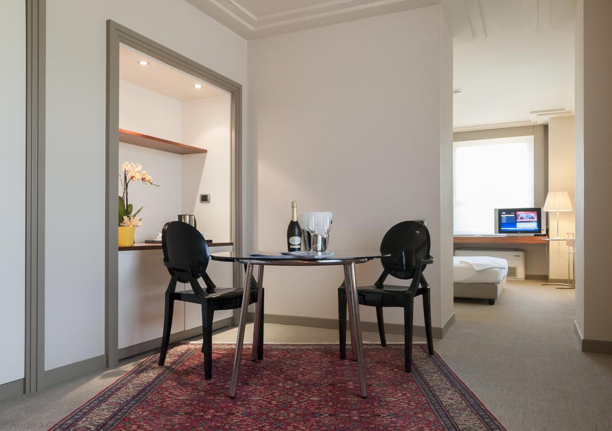 Suite - Photo 2