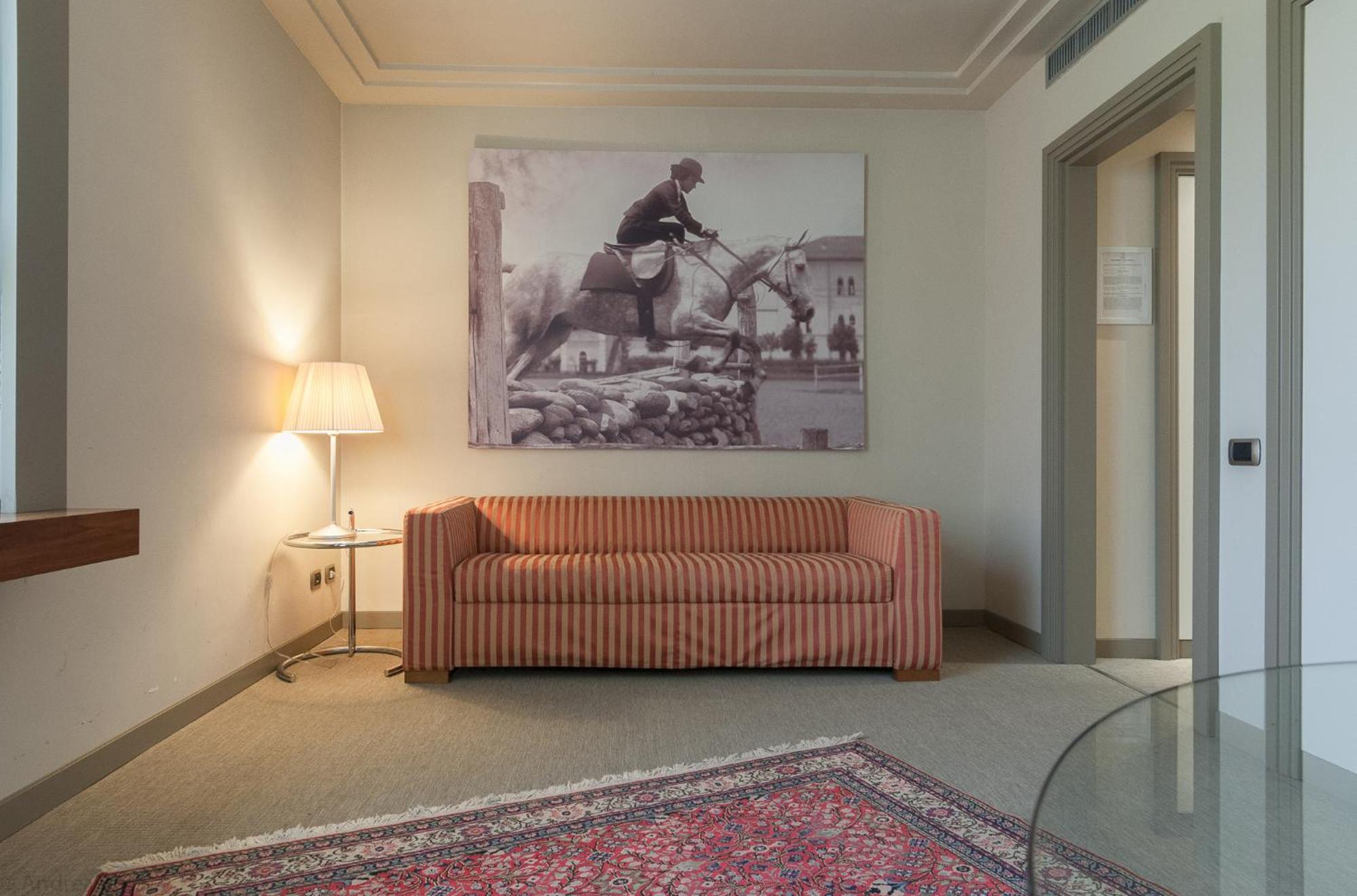 Suite - Photo 3