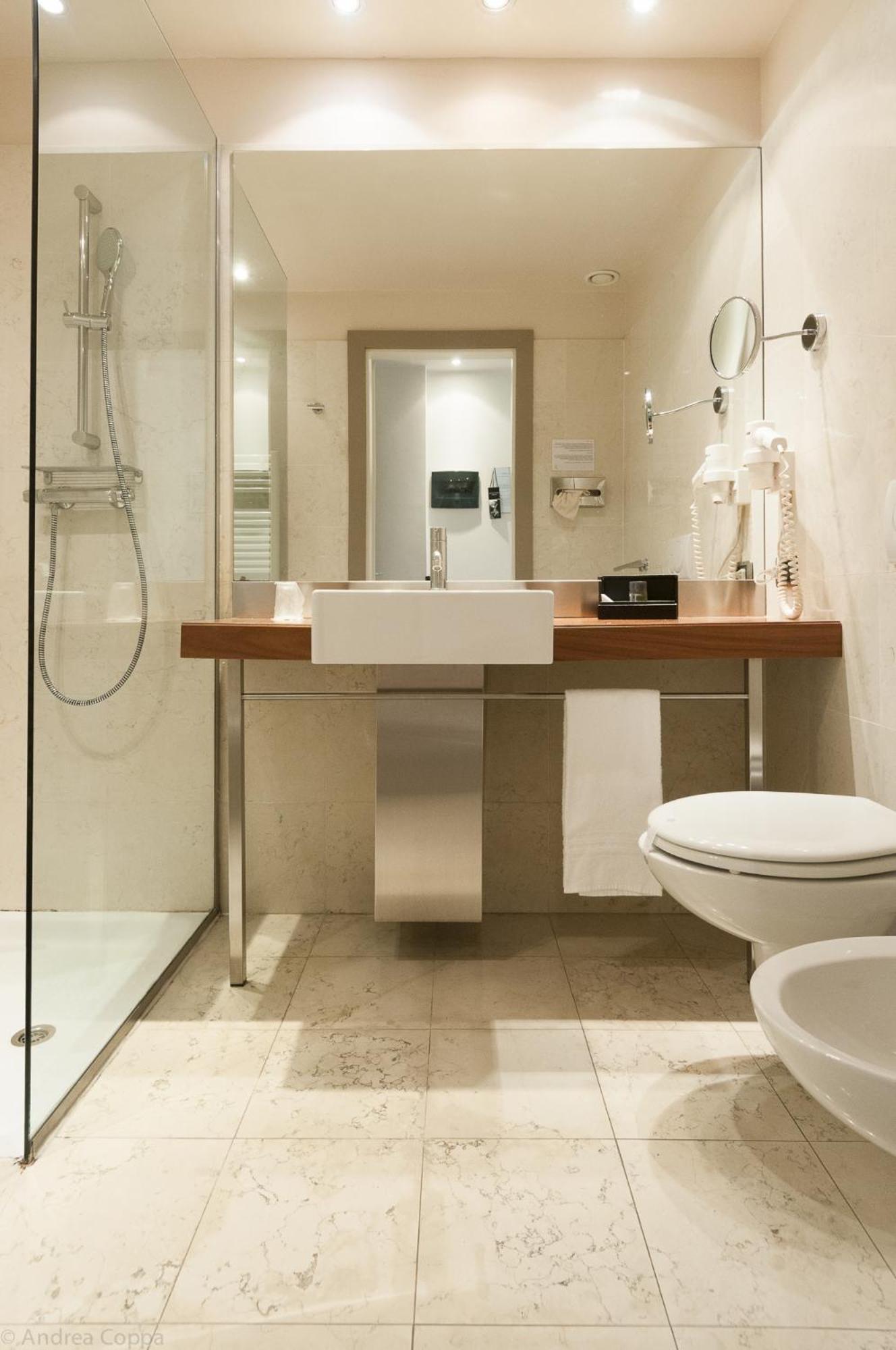 Standard Double or Twin Room - Photo 2