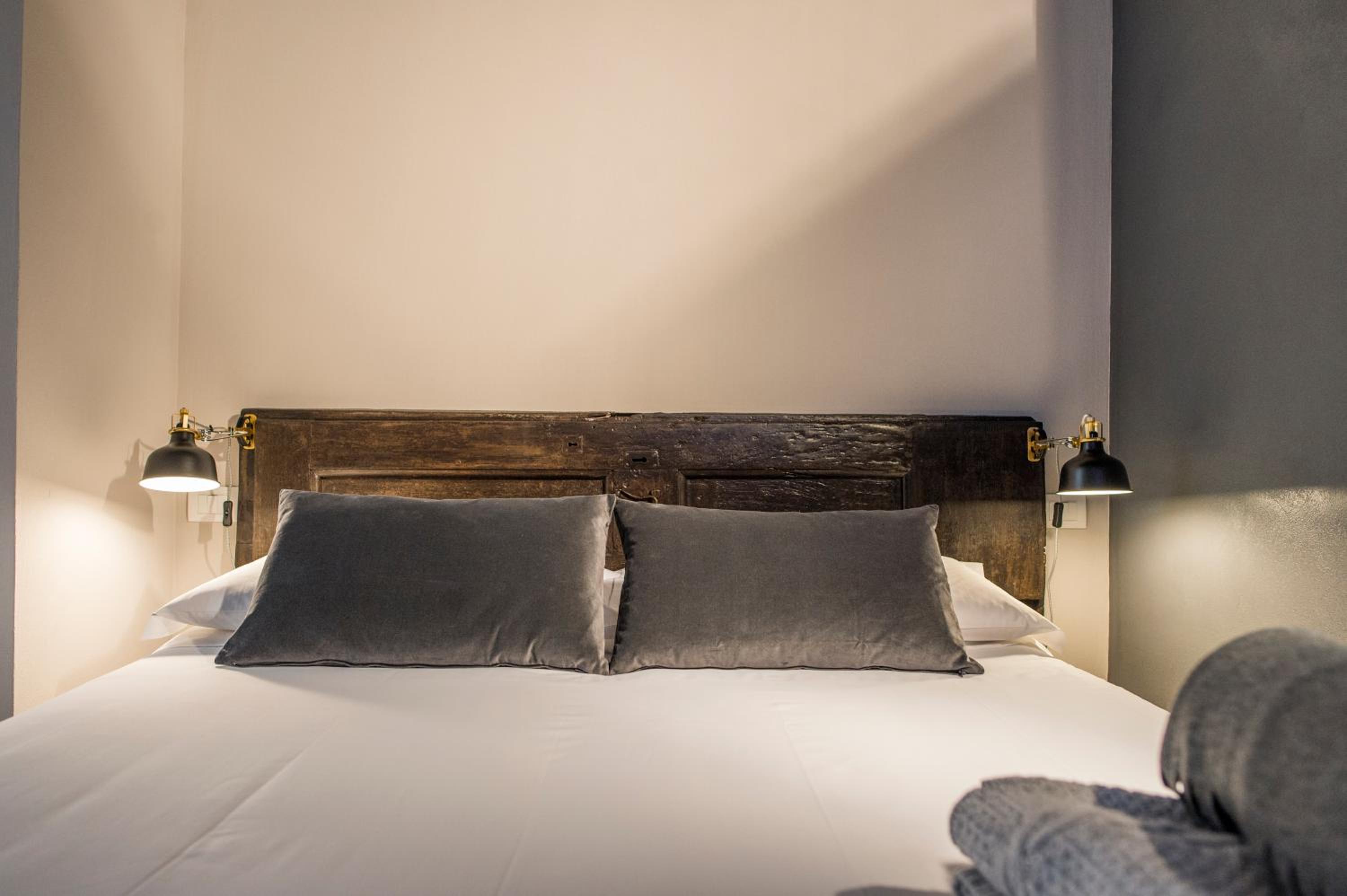 Double Room - Photo 16
