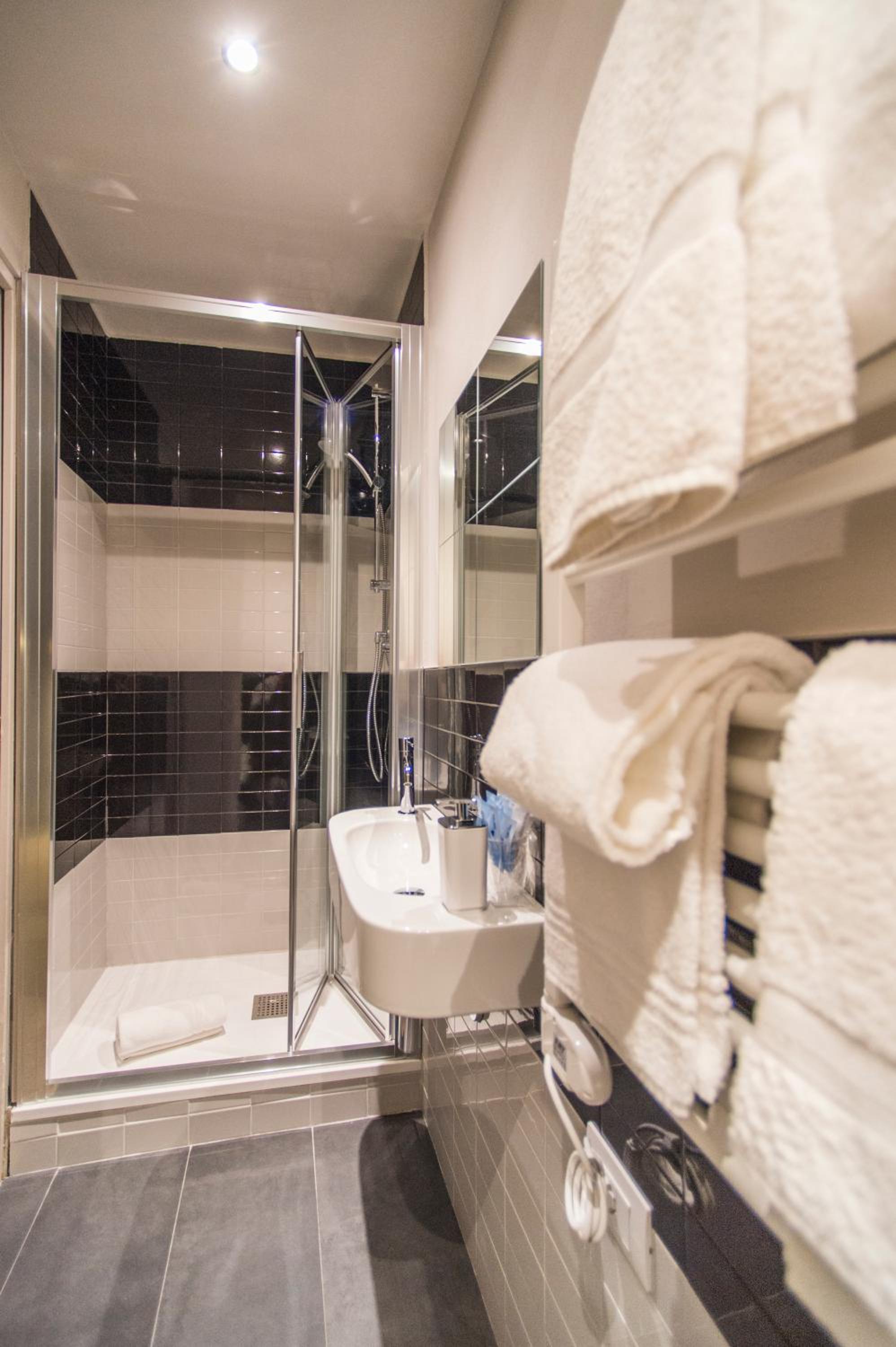 Double Room - Photo 25