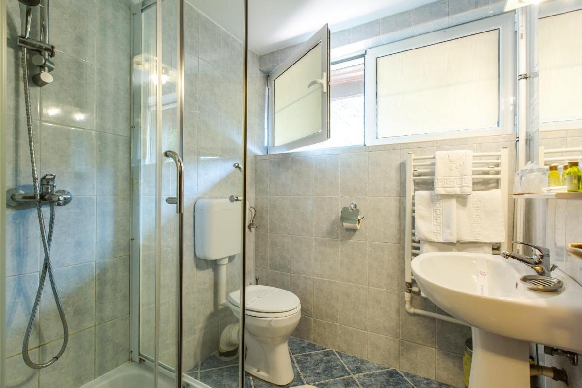 Standard Twin Room - Photo 2