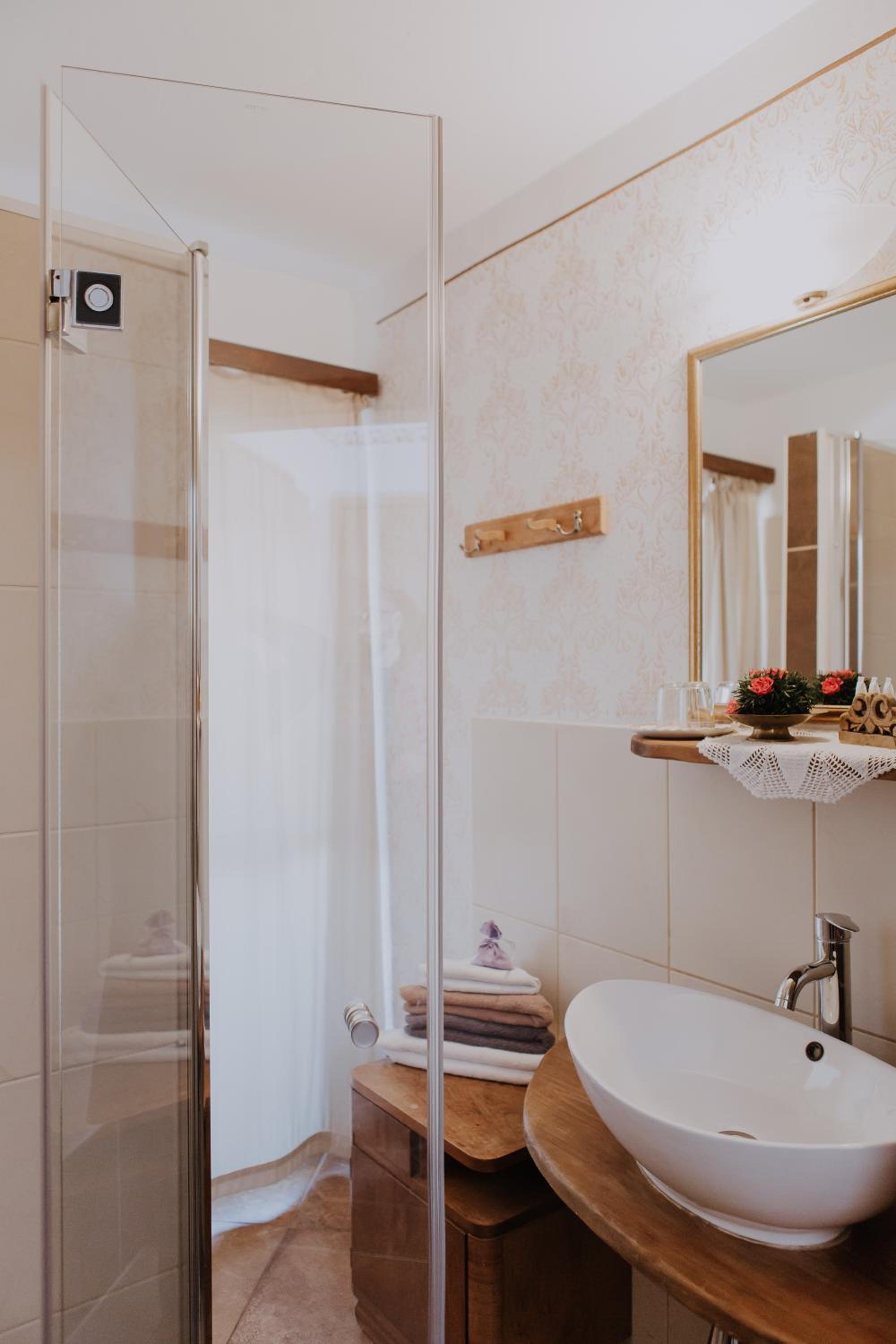Suite - Photo 2