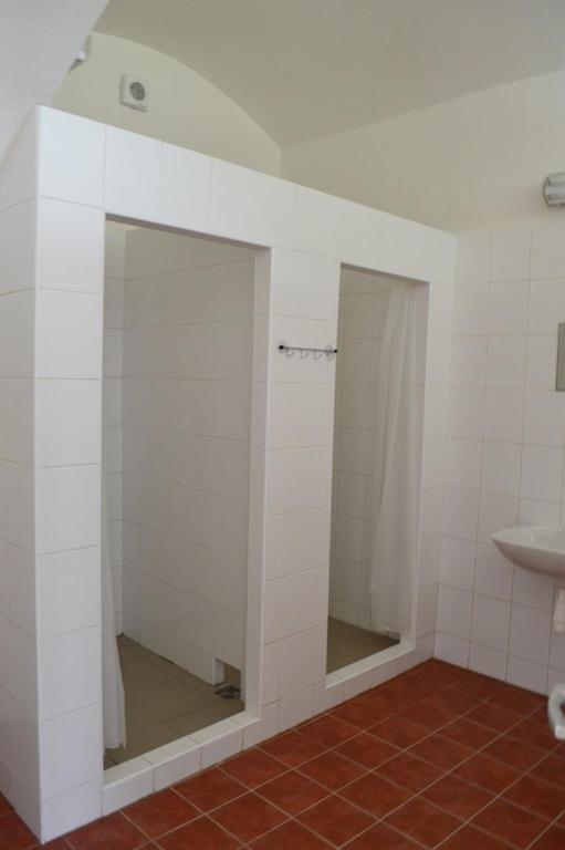 Twin Room with Shared Bathroom photo 3