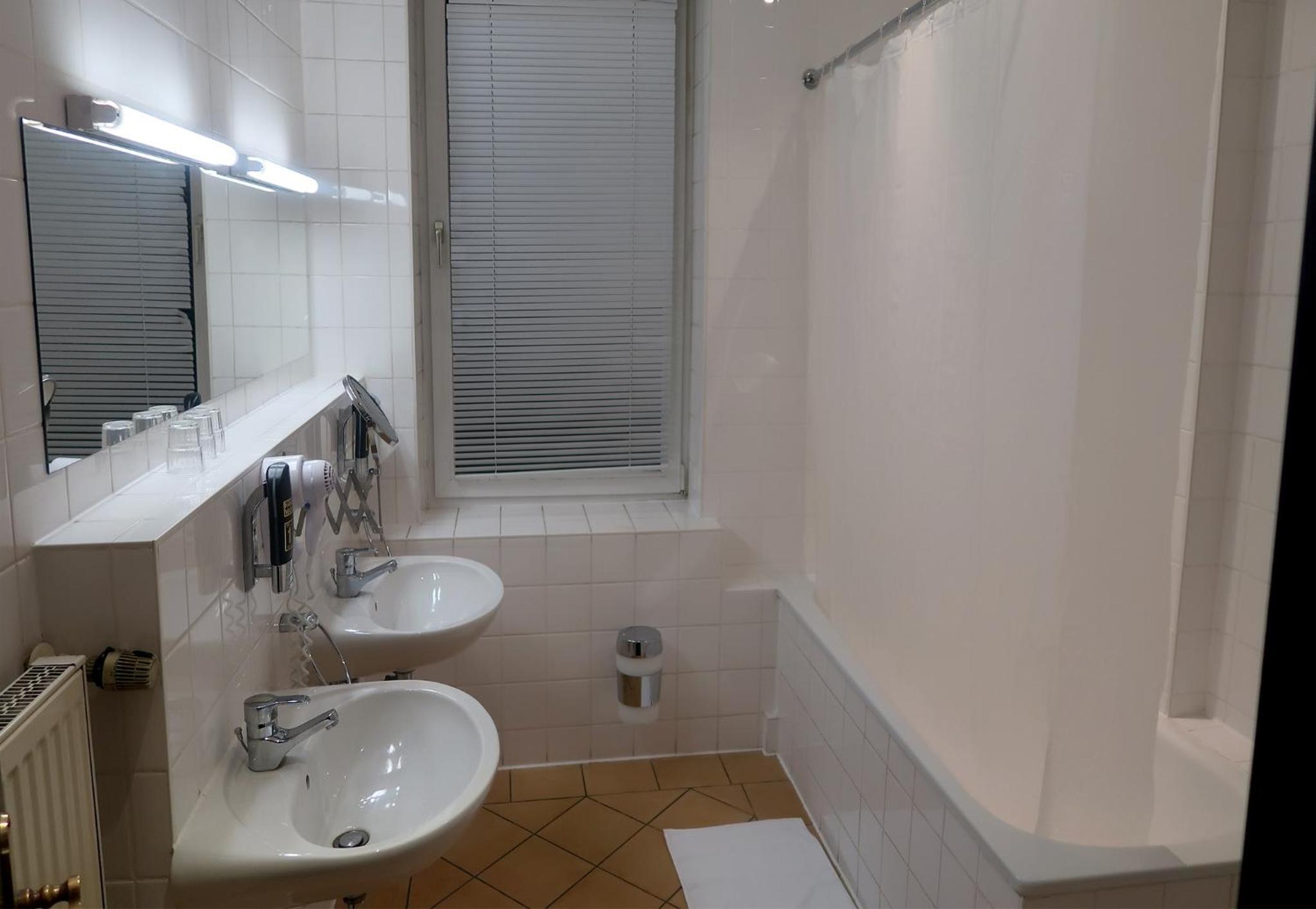 Double Room - Photo 3
