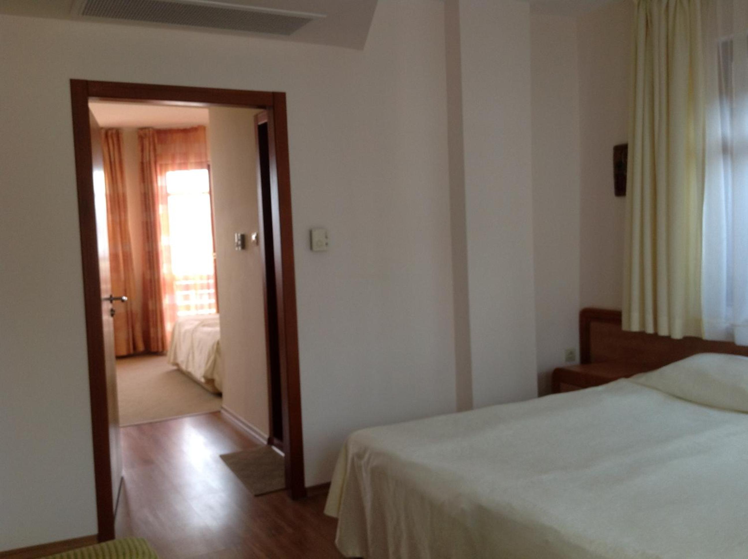 One-Bedroom Suite with Sea View (3 Adults) photo 1
