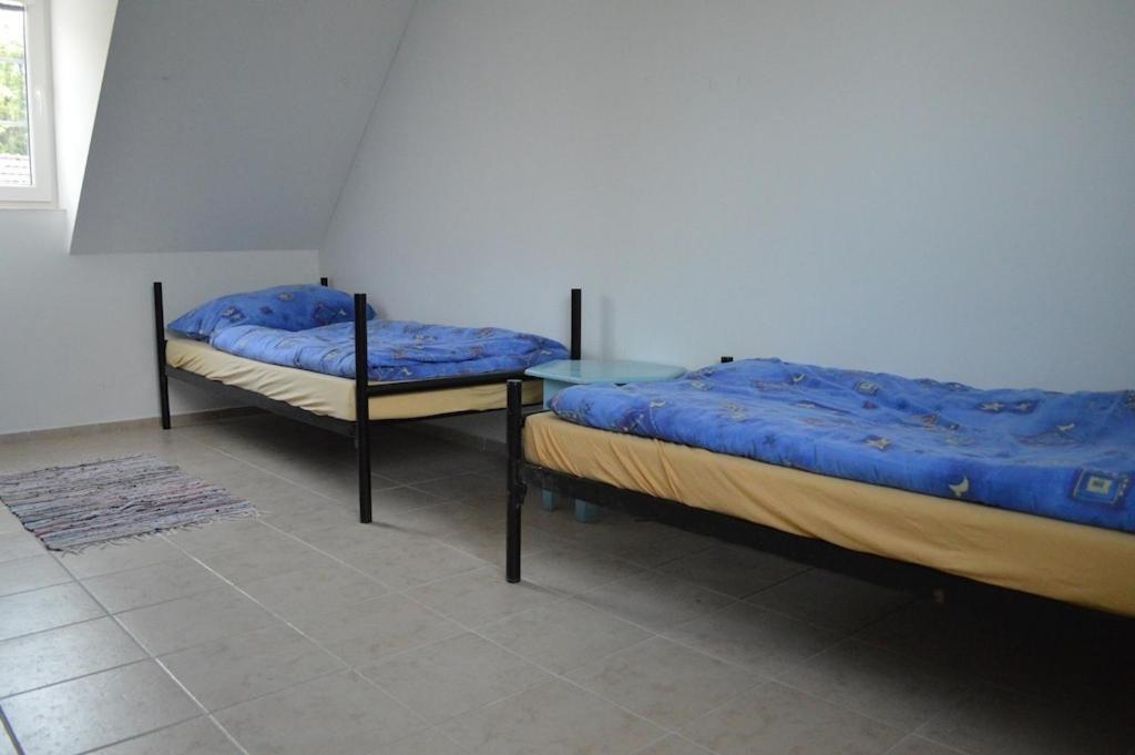 Quadruple Room with Shared Bathroom photo 2