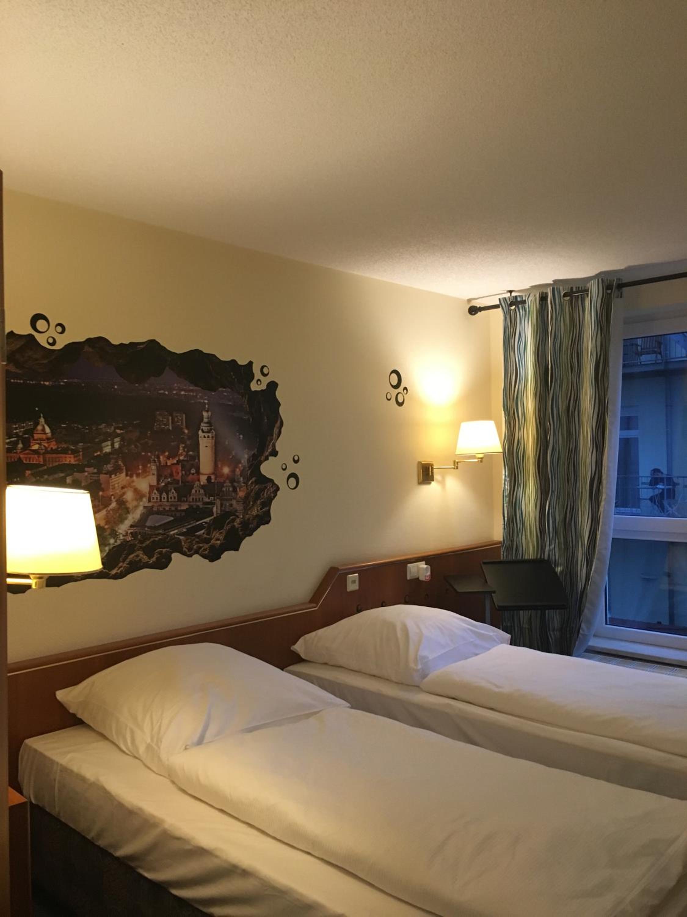 Twin Room - Photo 6