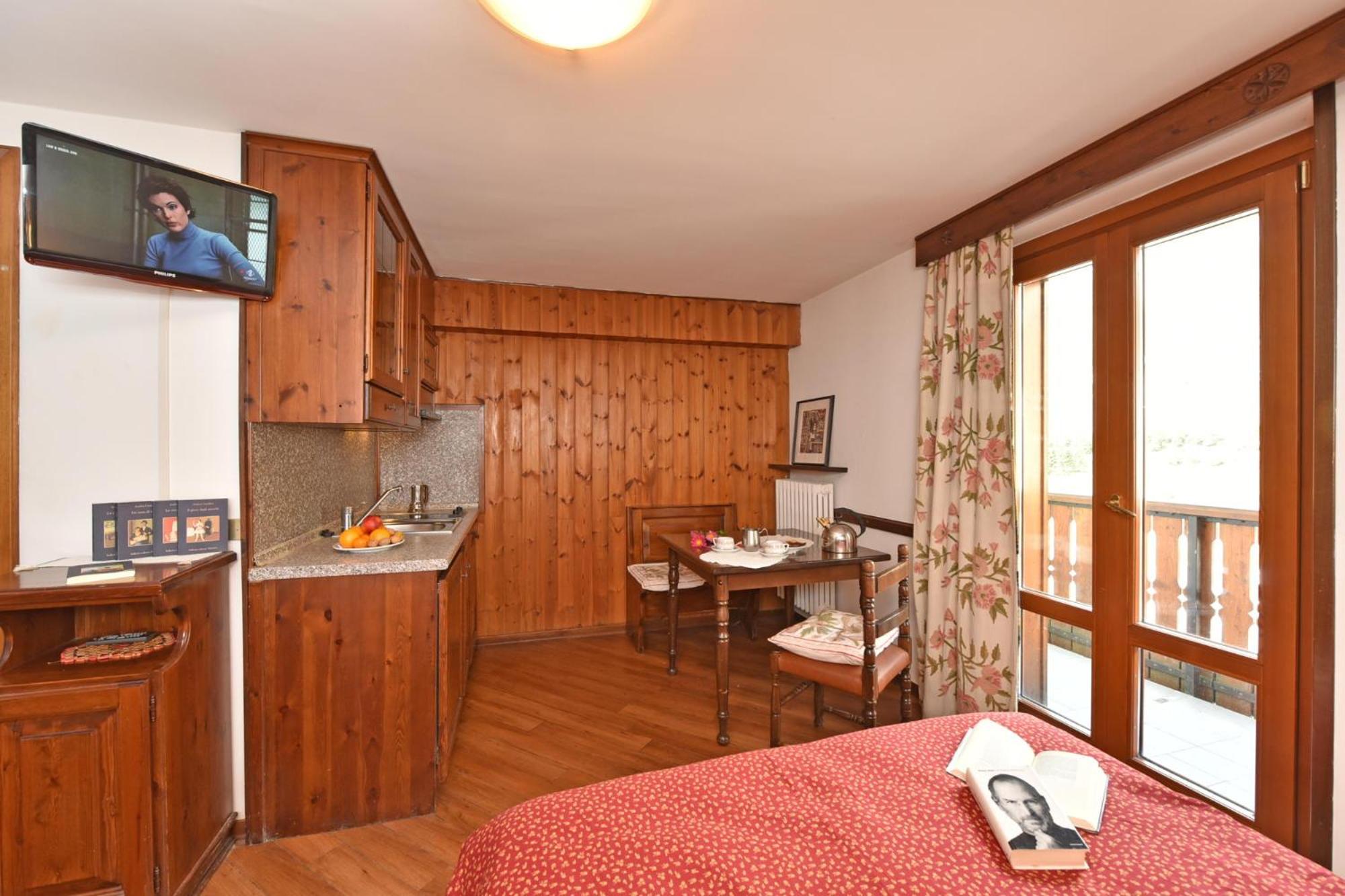 Superior One-Bedroom Apartment photo 1