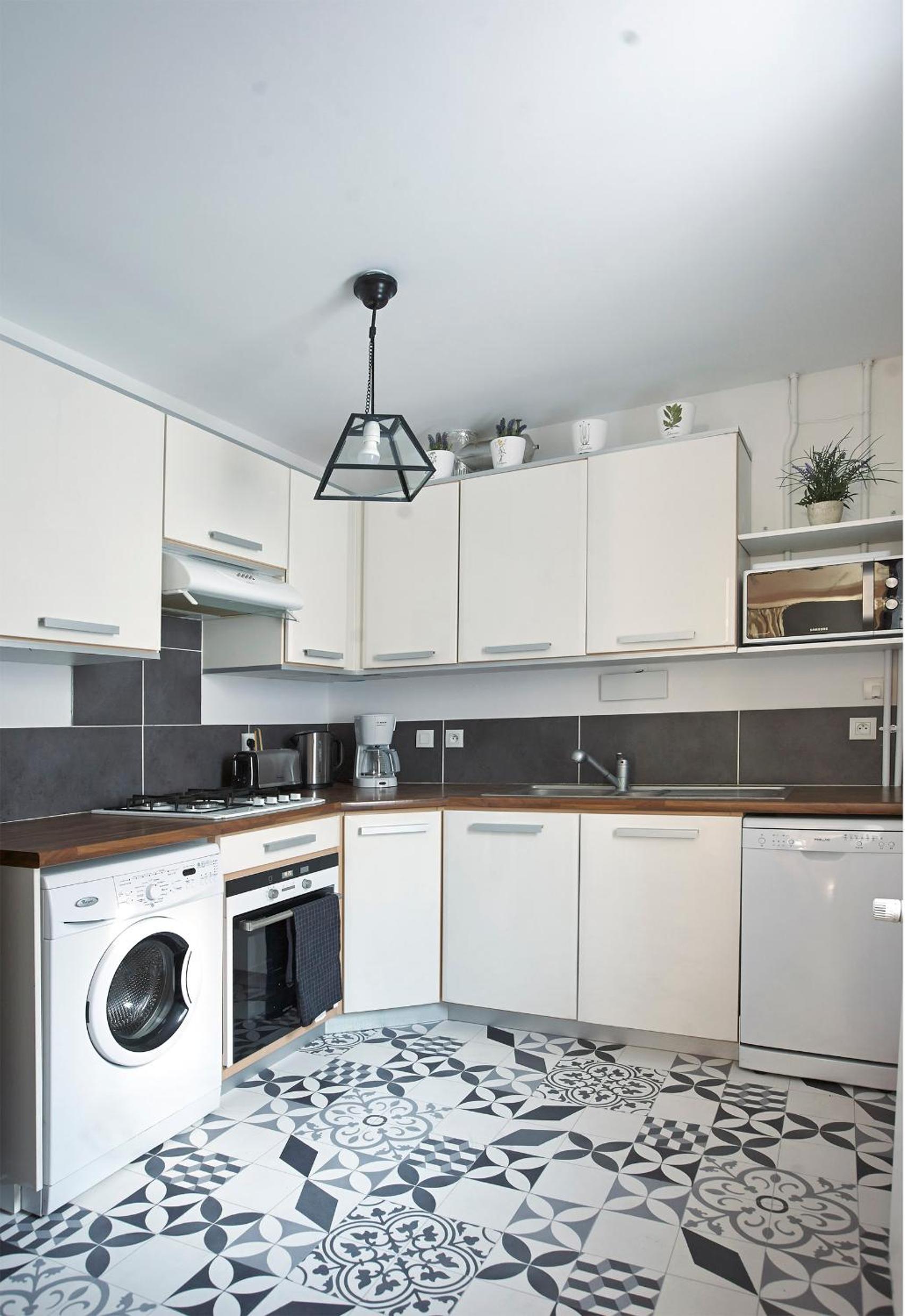 Duplex Apartment - No Pets Allowed - Photo 8