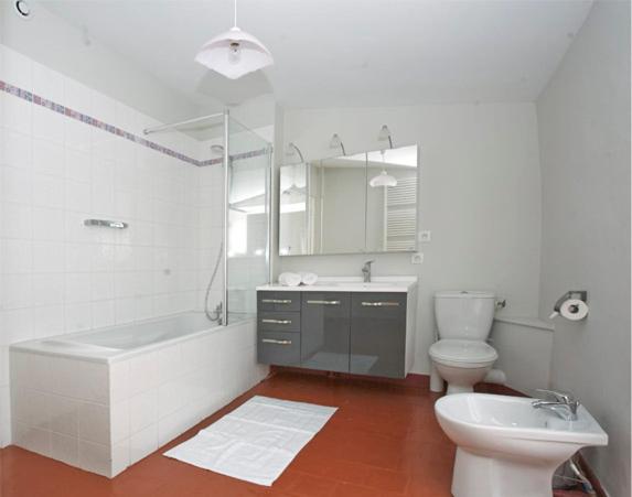 Duplex Apartment - No Pets Allowed - Photo 9