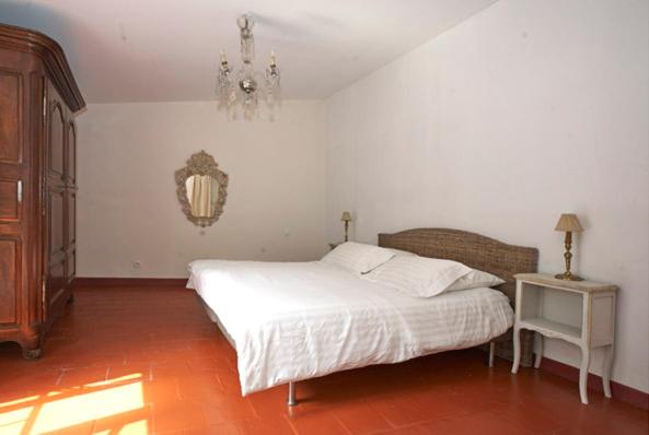 Duplex Apartment - No Pets Allowed - Photo 5