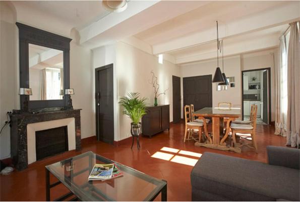 Duplex Apartment - No Pets Allowed - Photo 7