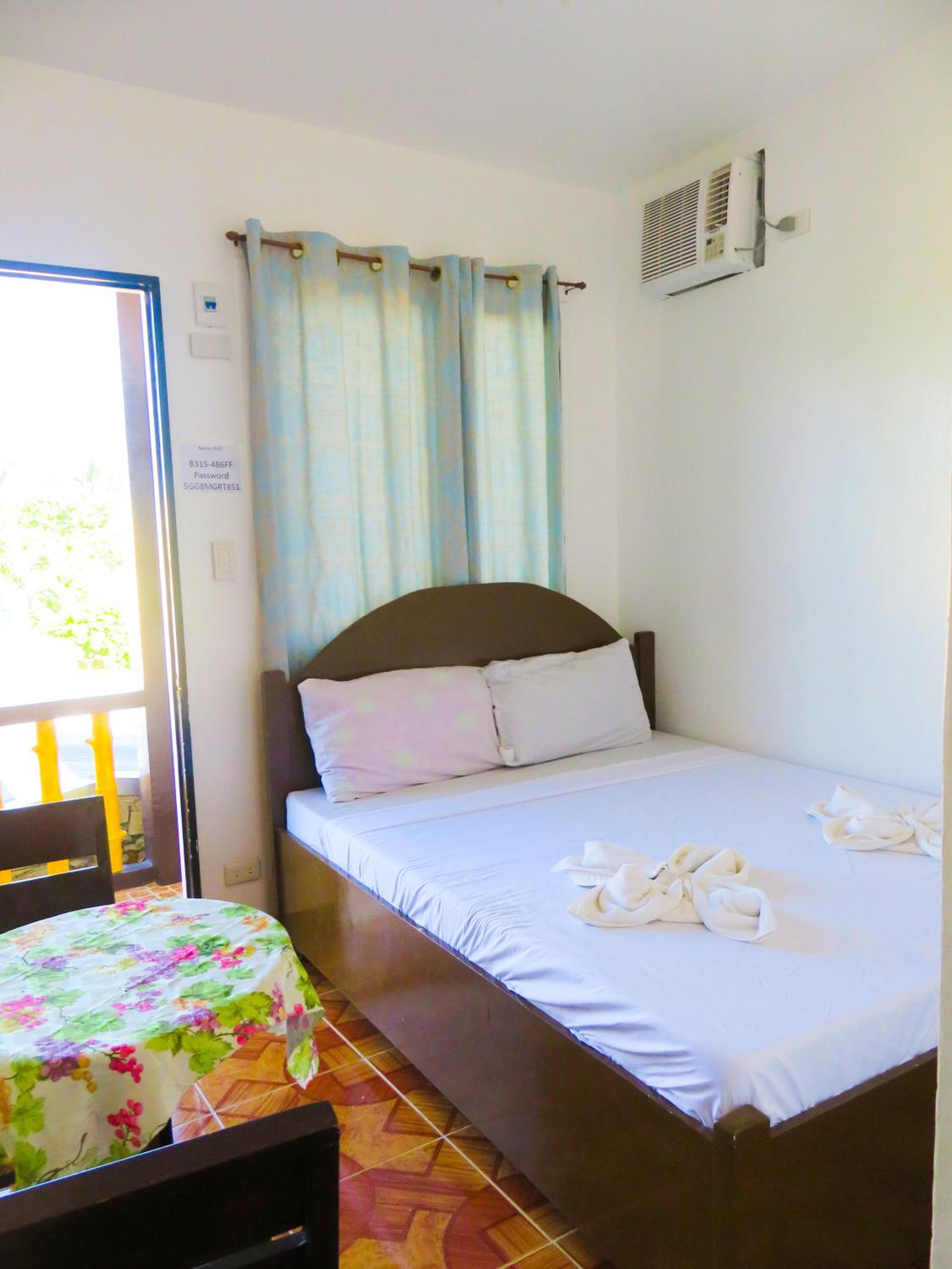 Deluxe Room (2 Adults + 1 Child) - Photo 4