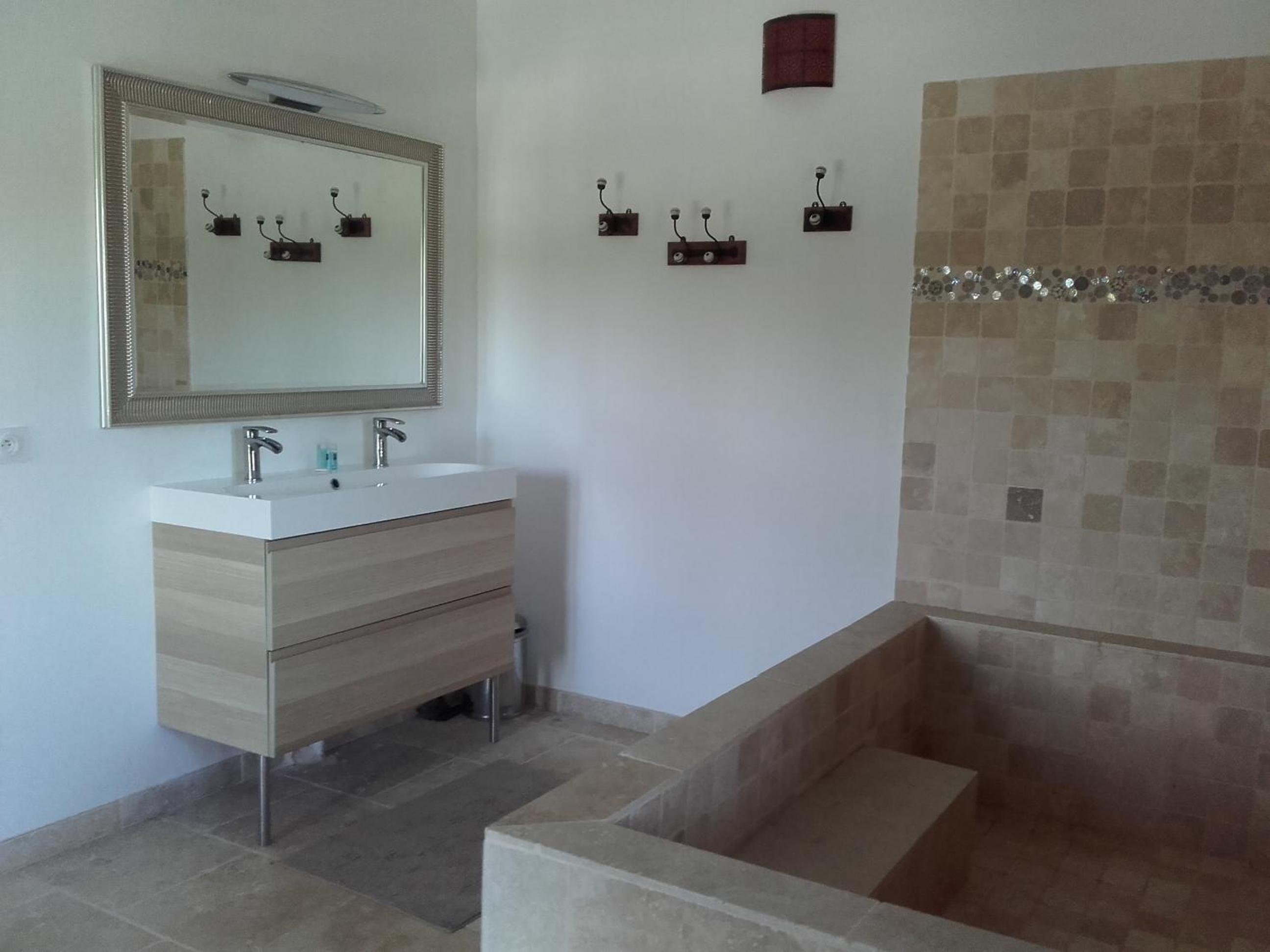 Queen Suite with Pool View photo 2