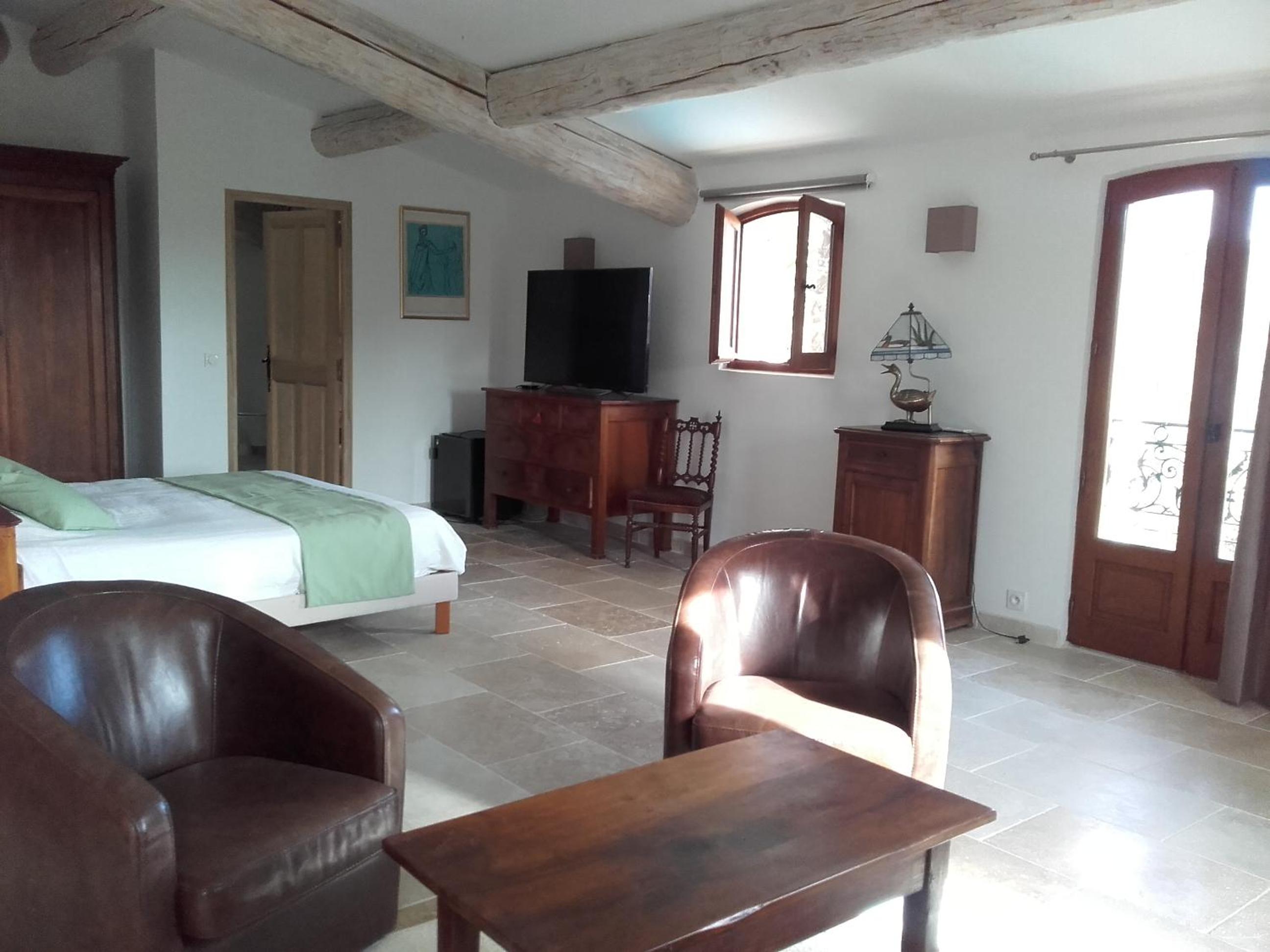 Queen Suite with Pool View photo 1