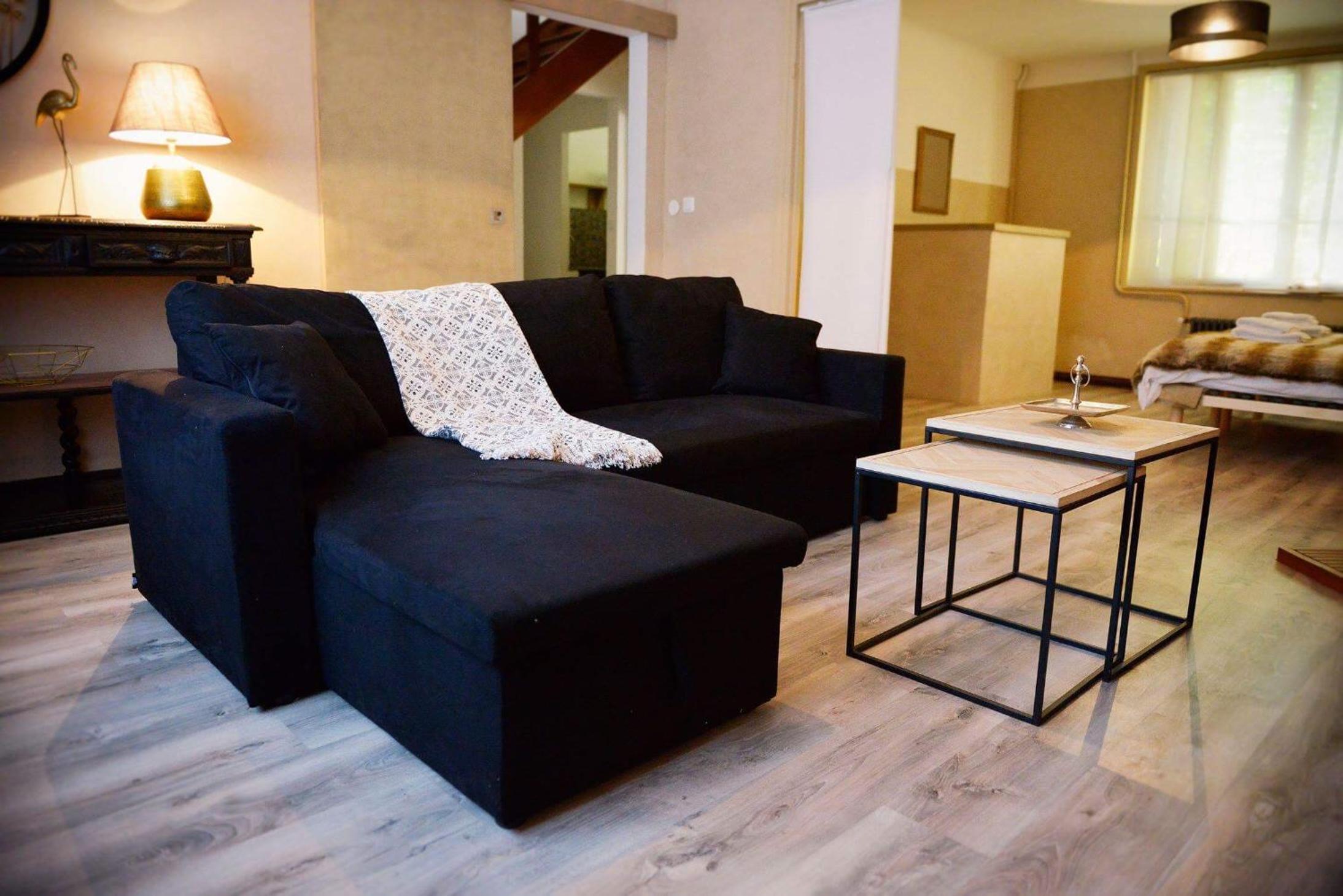 Five-Bedroom House photo 1