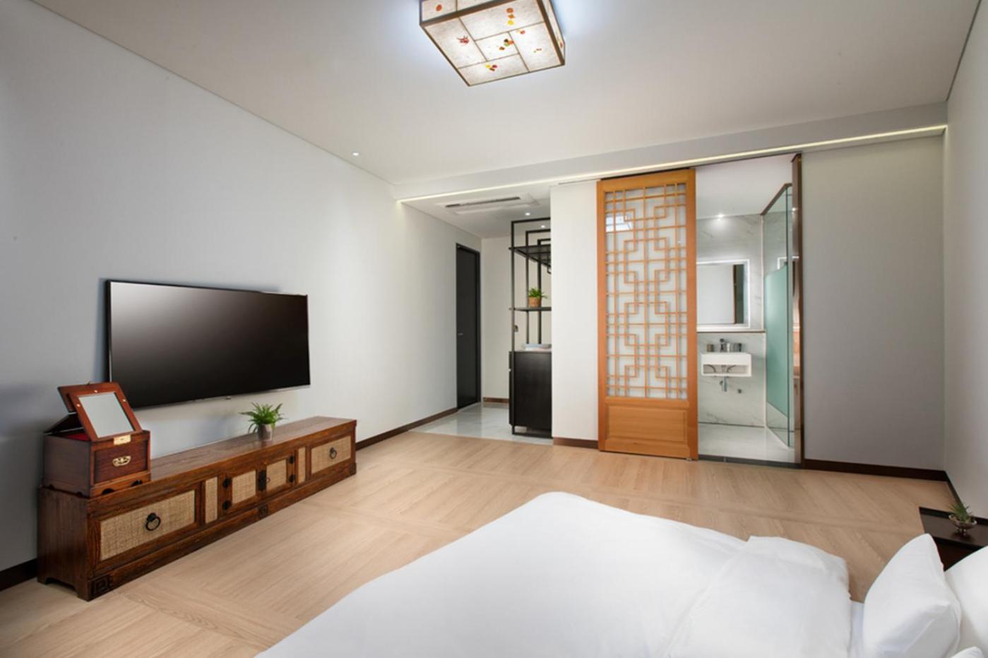 Korean-Style Deluxe Room with Terrace photo 2