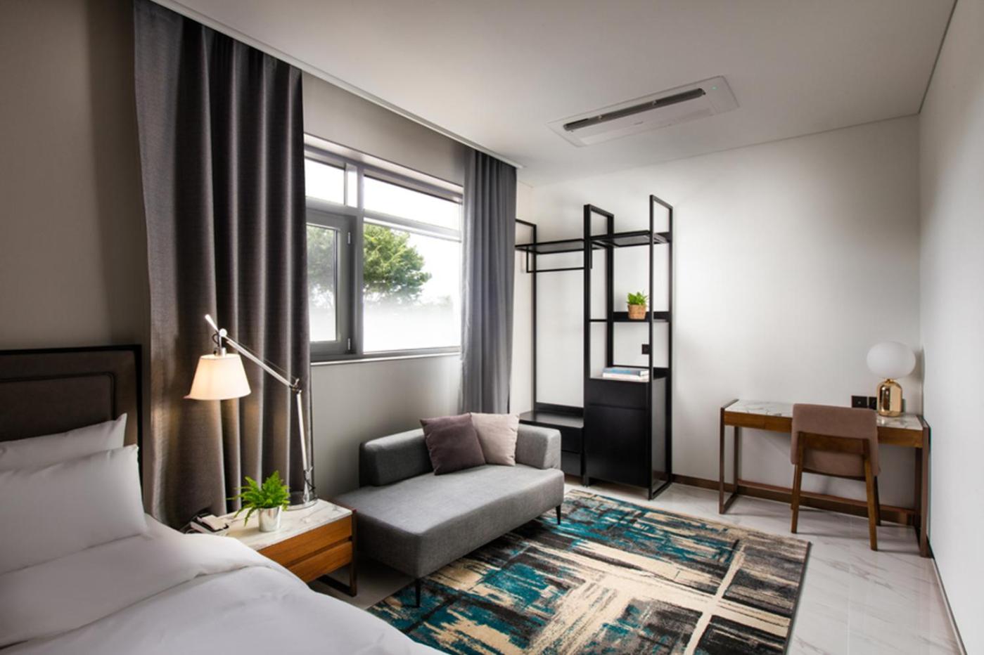 Premier Twin Room with 2 Double Beds photo 3