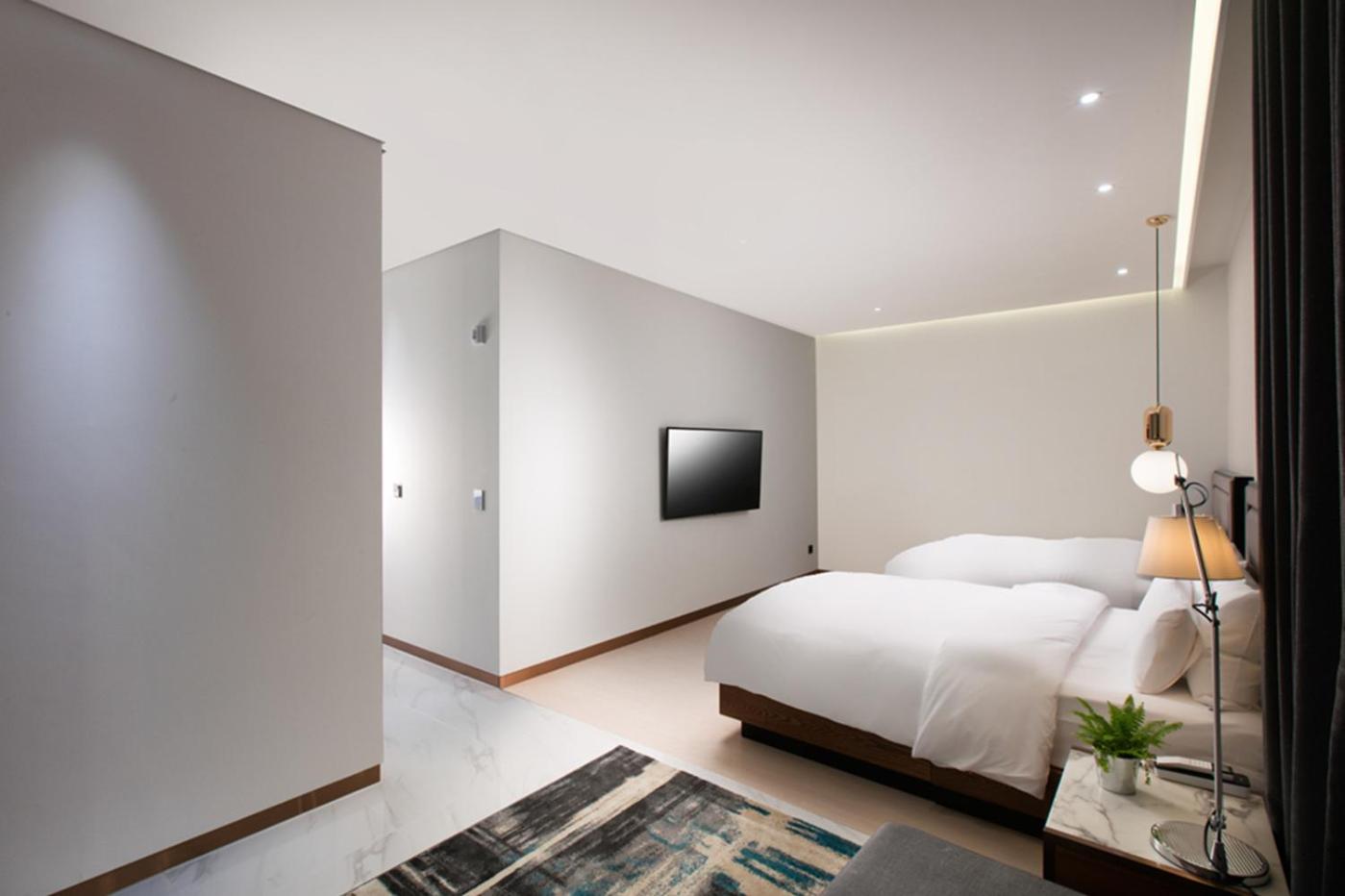Premier Twin Room with 2 Double Beds photo 2