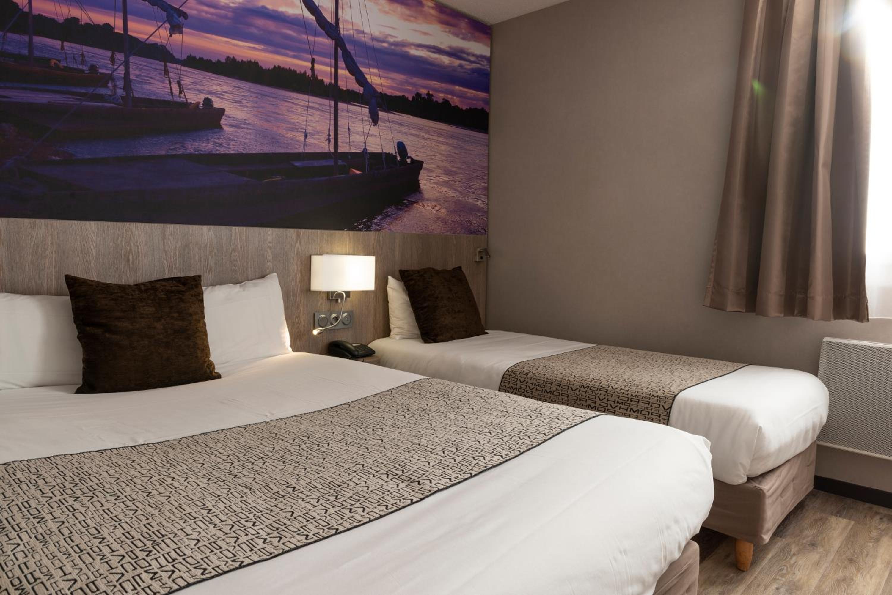 Triple Room with 1 Double Bed and 1 Single Bed - Photo 3