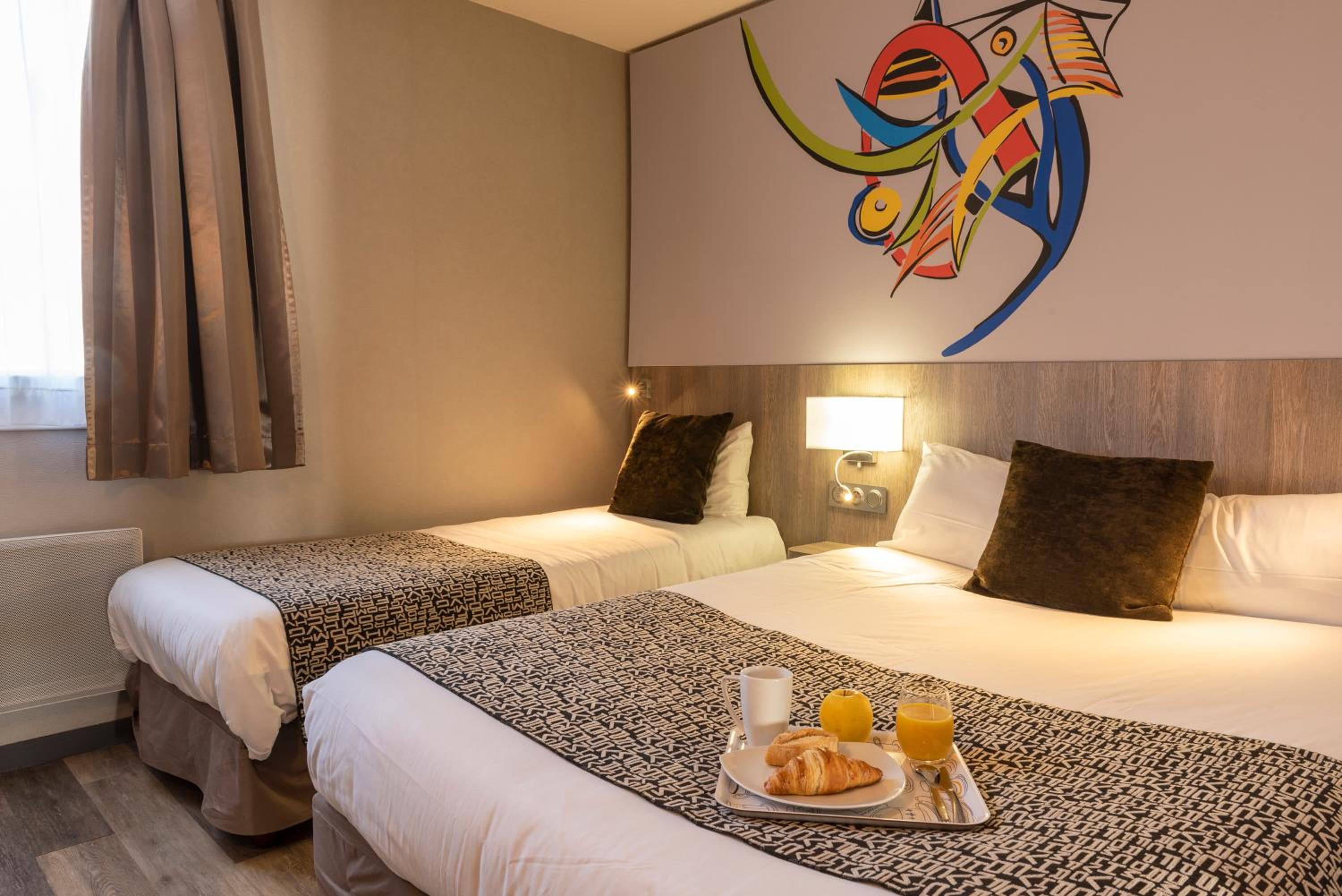 Triple Room with 1 Double Bed and 1 Single Bed