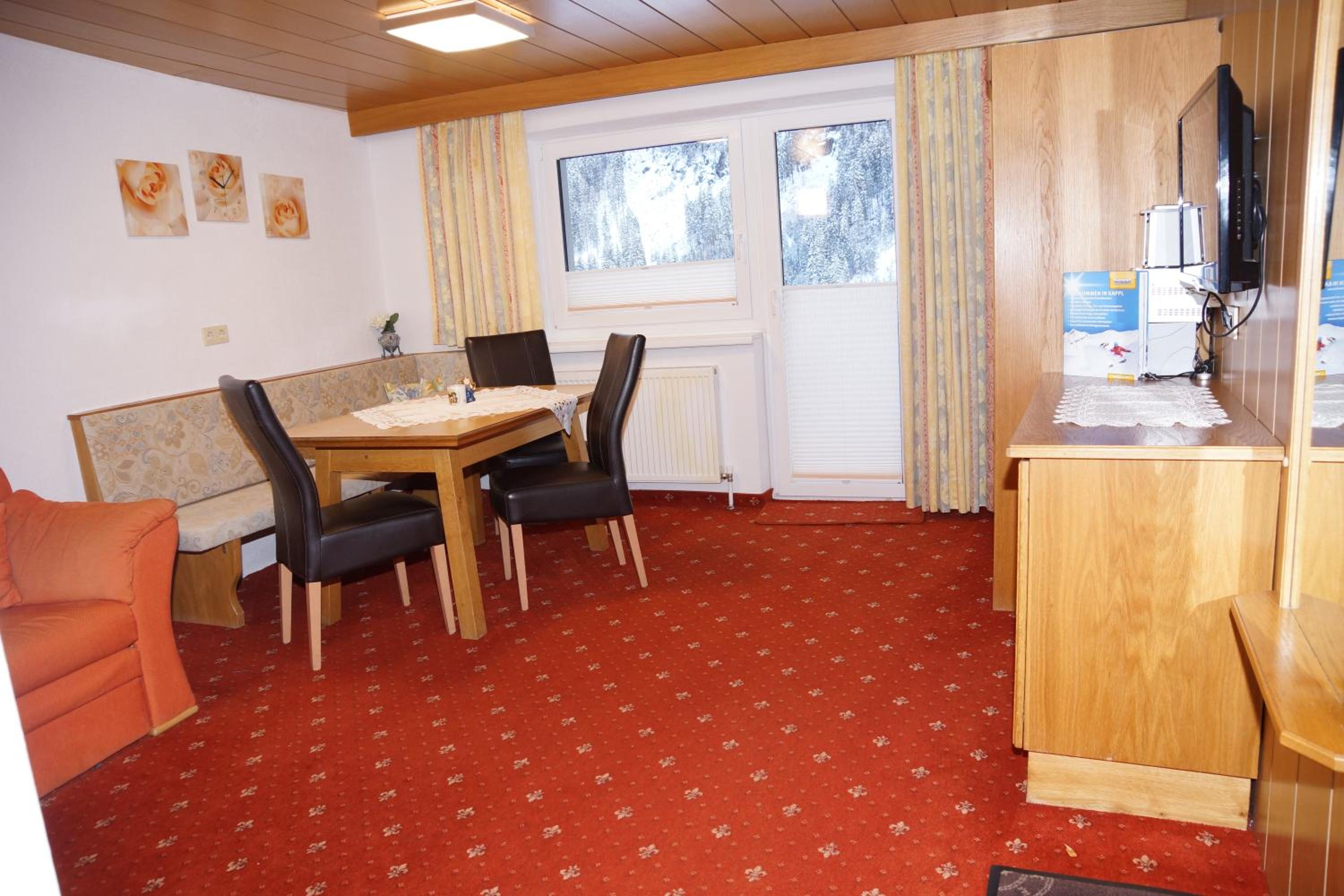 One-Bedroom Apartment with Terrace photo 1