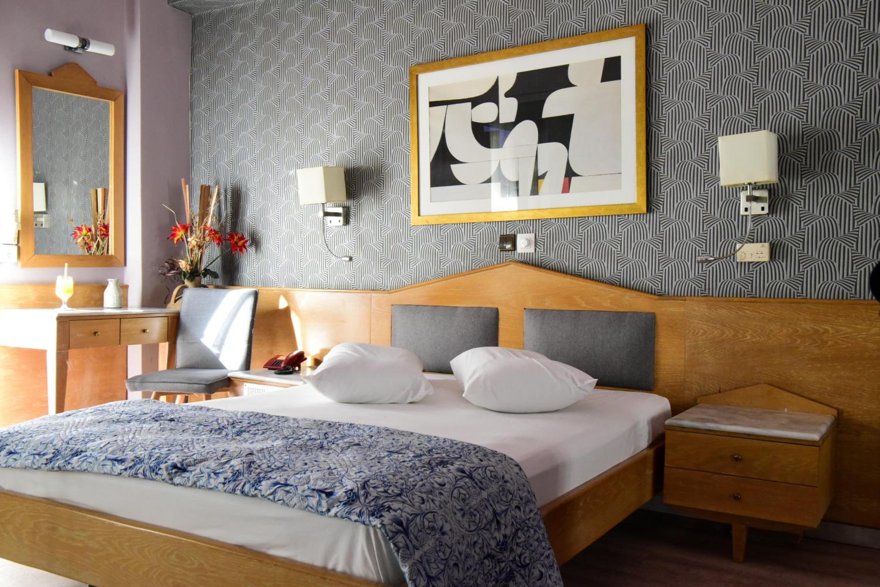Double Room with Balcony - Photo 8