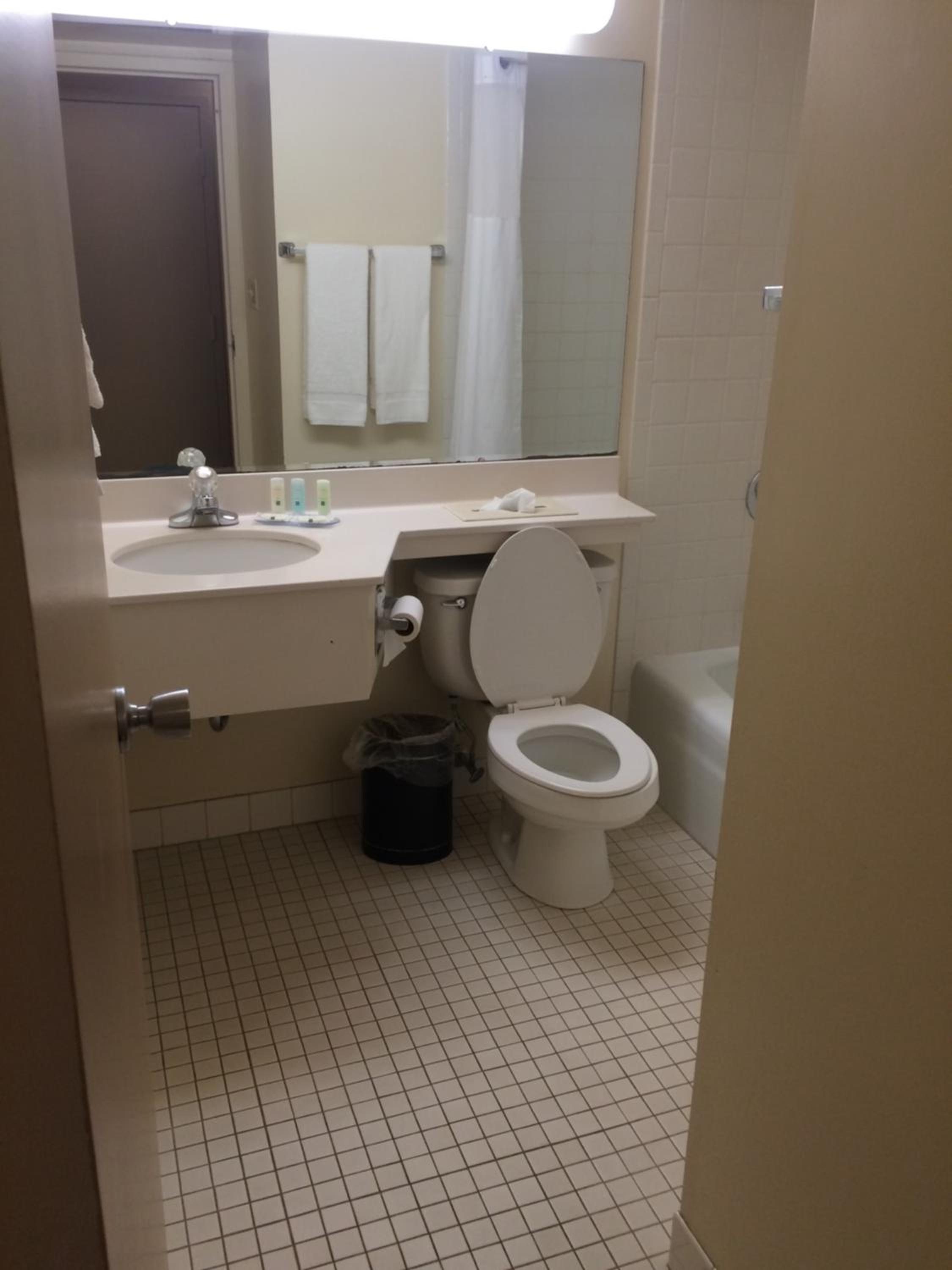 King Room - Non-Smoking - Photo 9