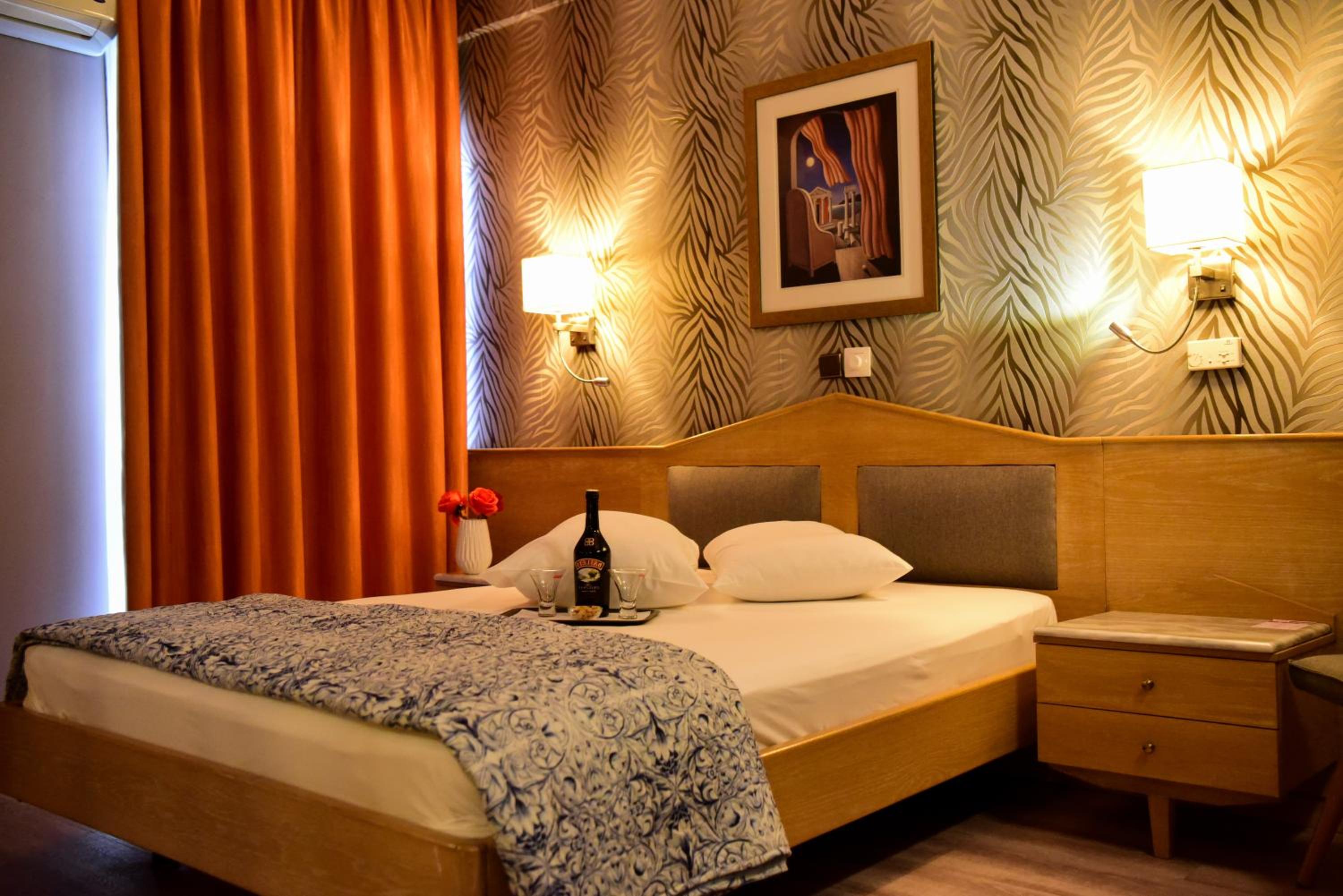 Double Room with Balcony - Photo 7