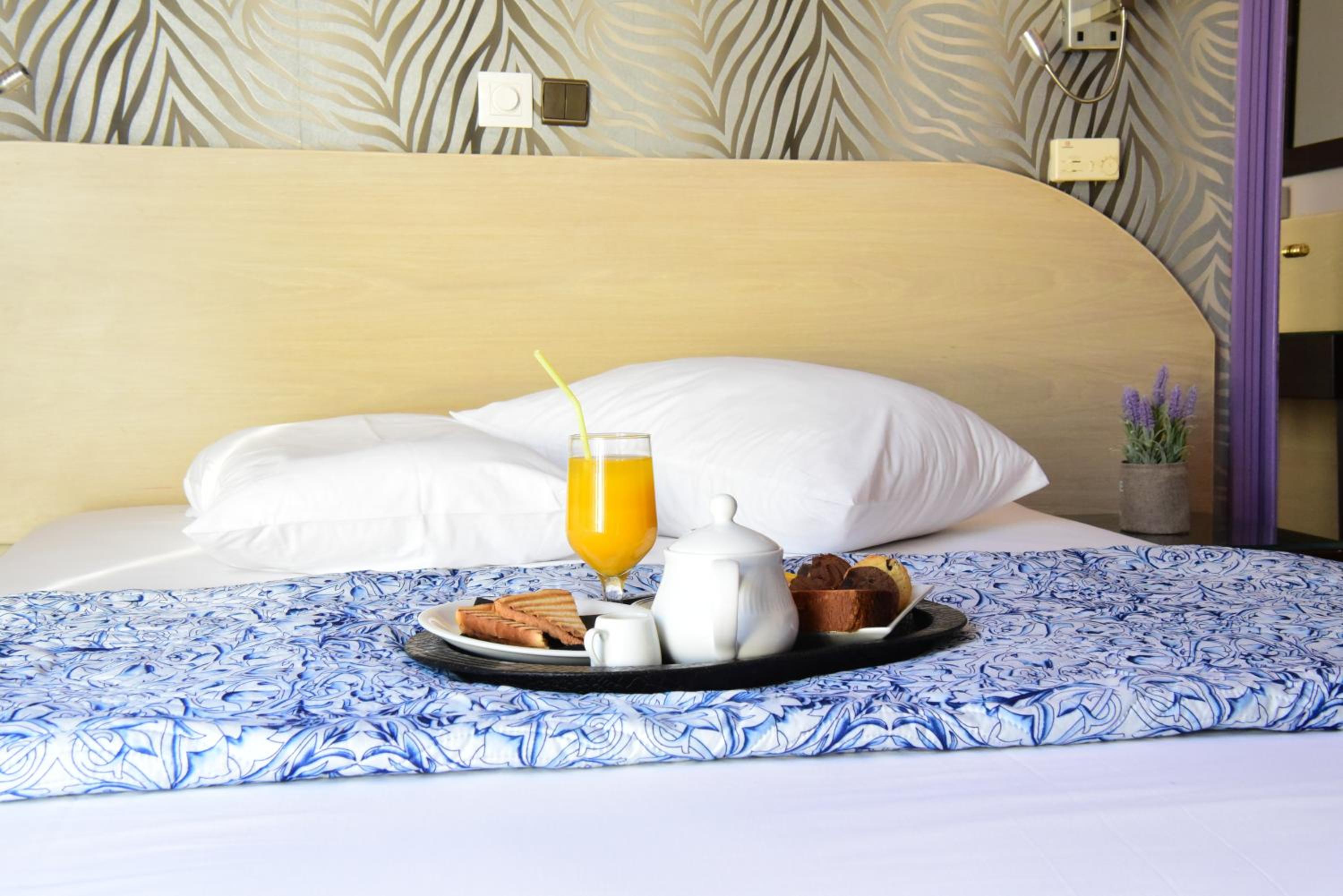 Double Room with Balcony - Photo 2
