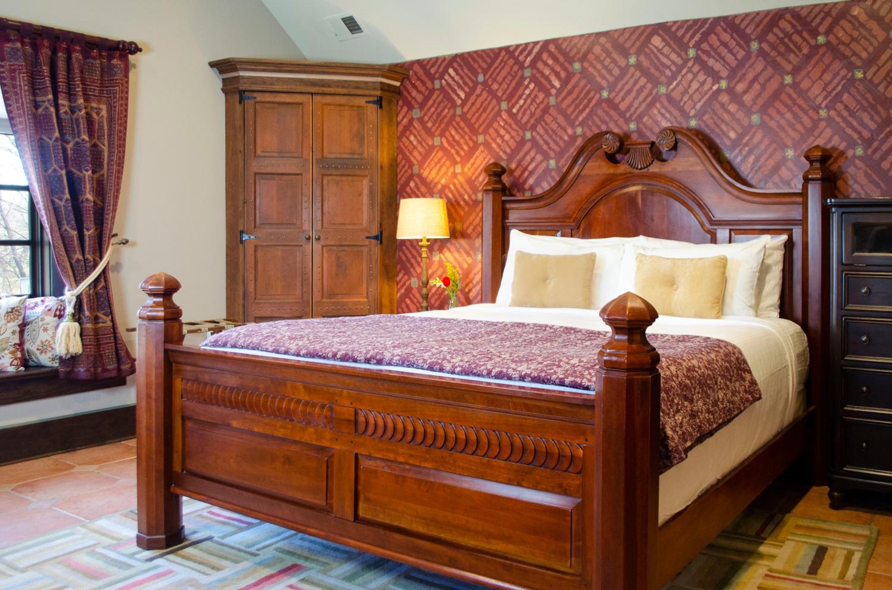 King Suite with Spa Bath photo 3