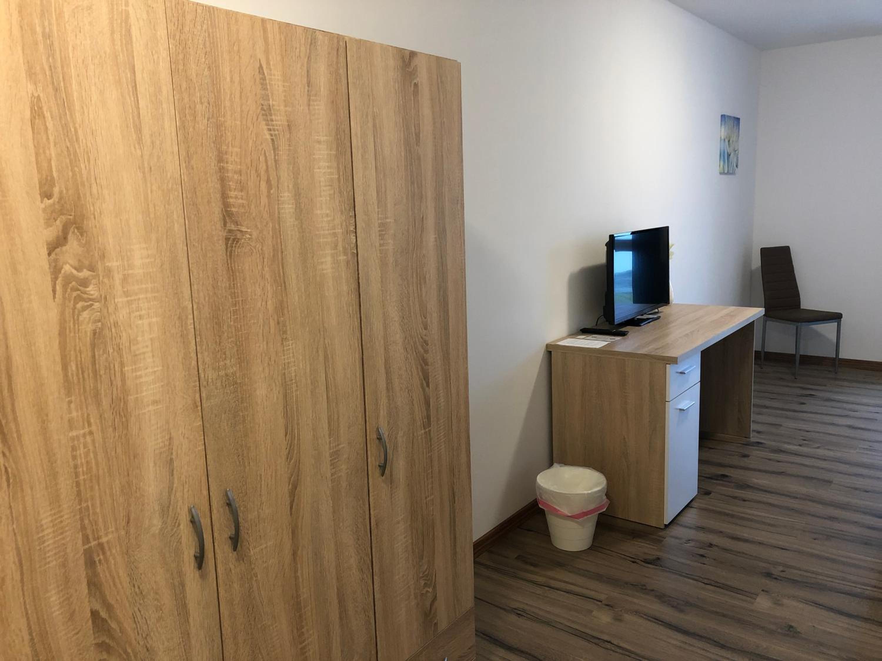 Double Room with Private Bathroom - Photo 18
