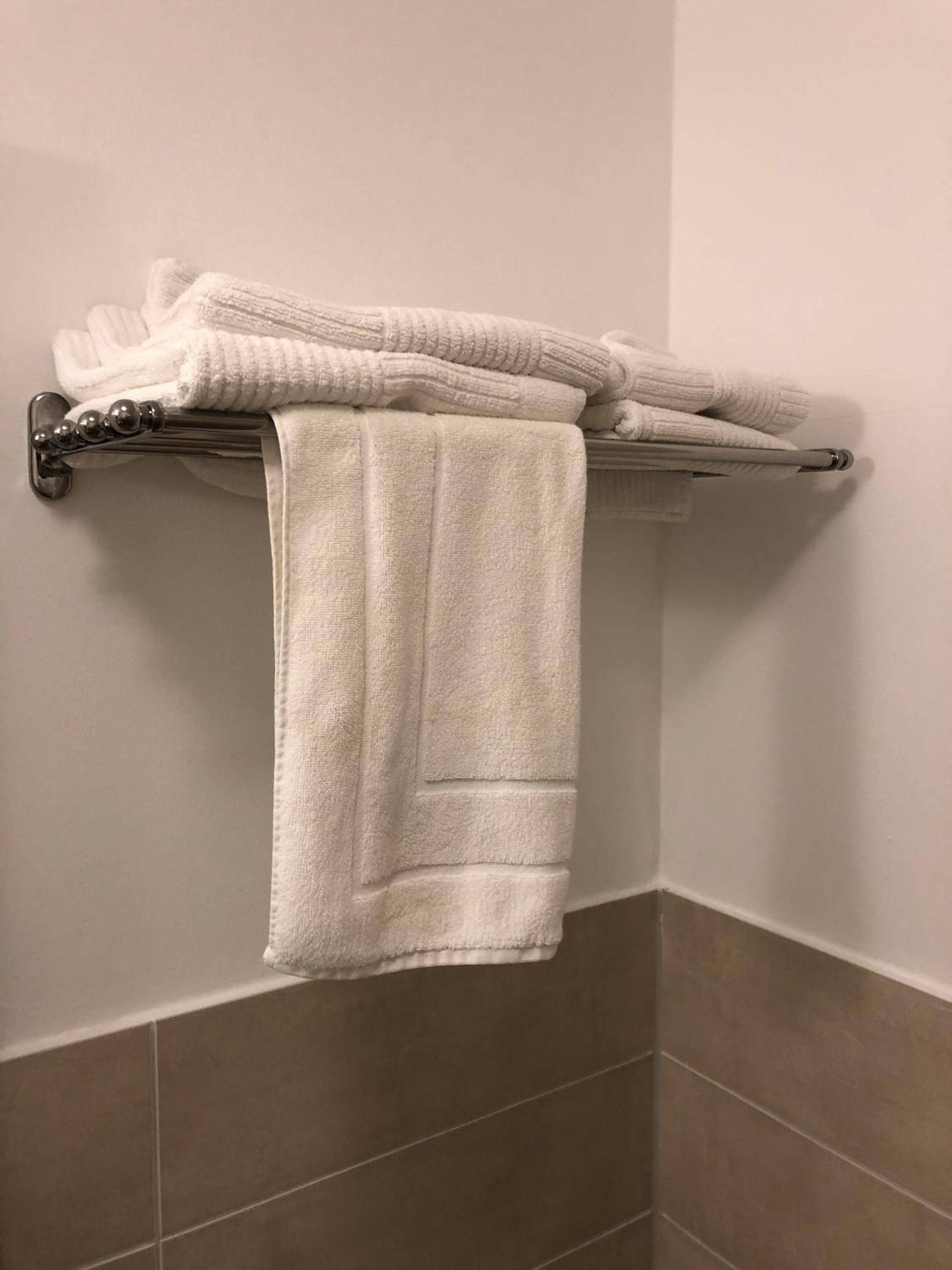 Double Room with Private Bathroom - Photo 17