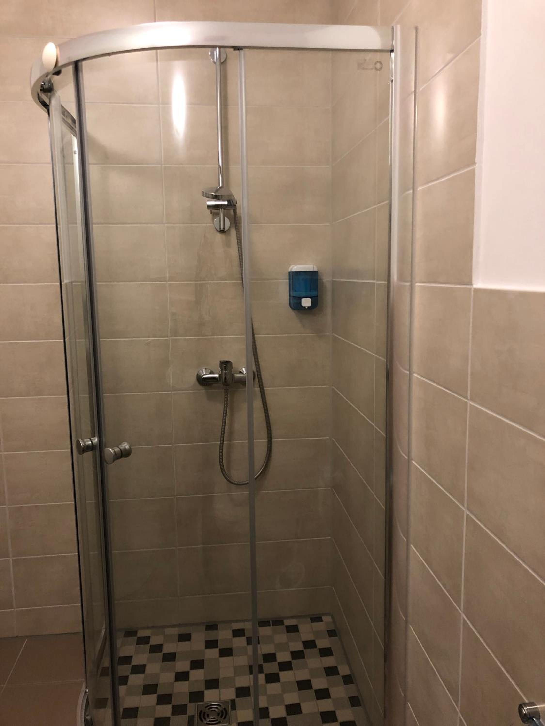 Double Room with Private Bathroom - Photo 15
