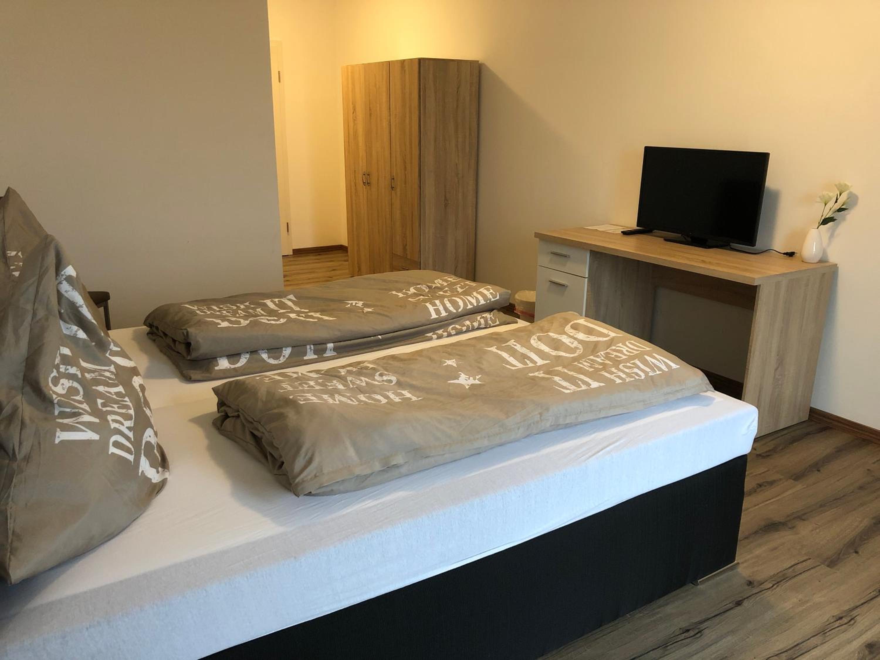 Double Room with Private Bathroom - Photo 4