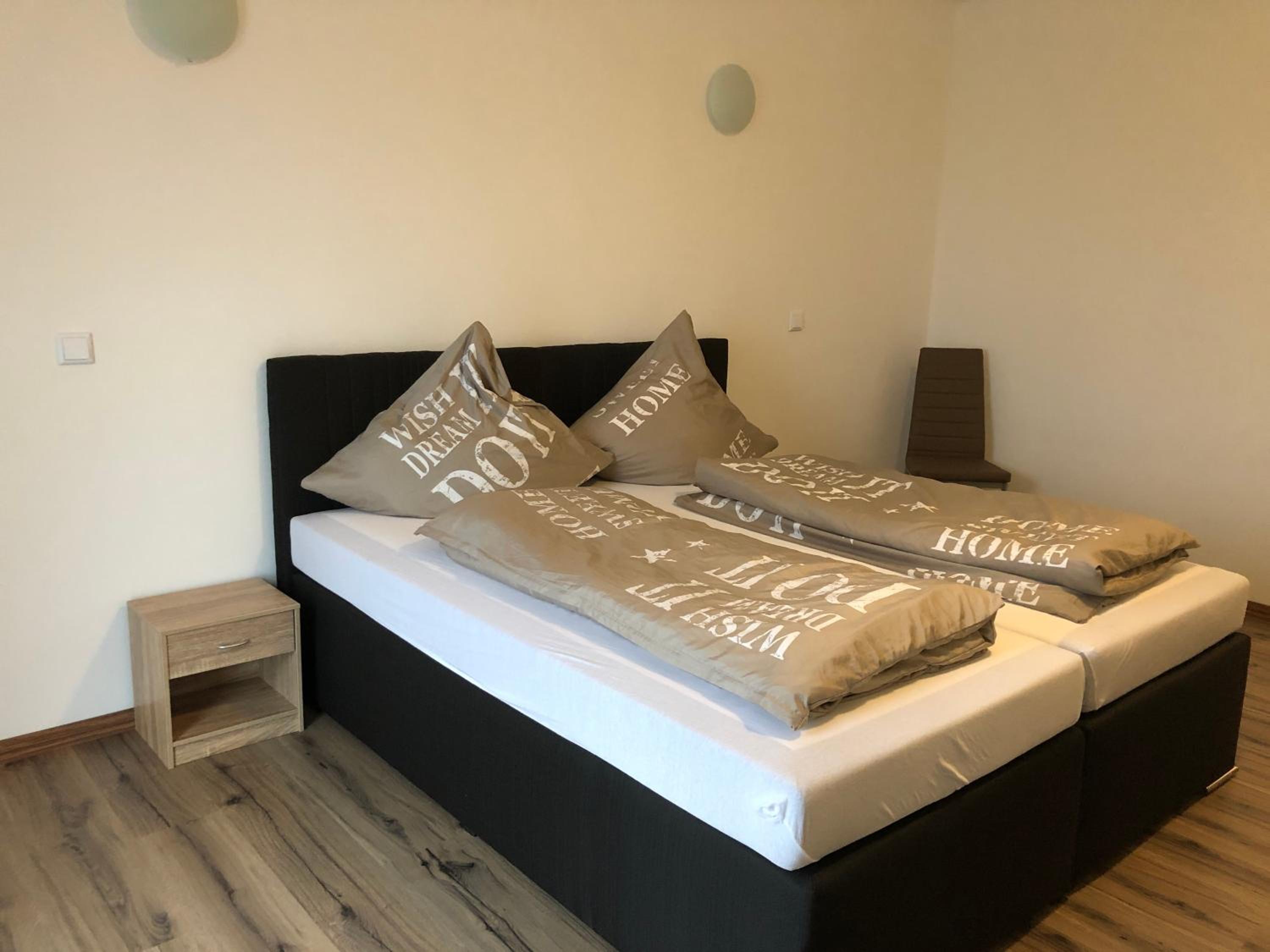 Double Room with Private Bathroom - Photo 2