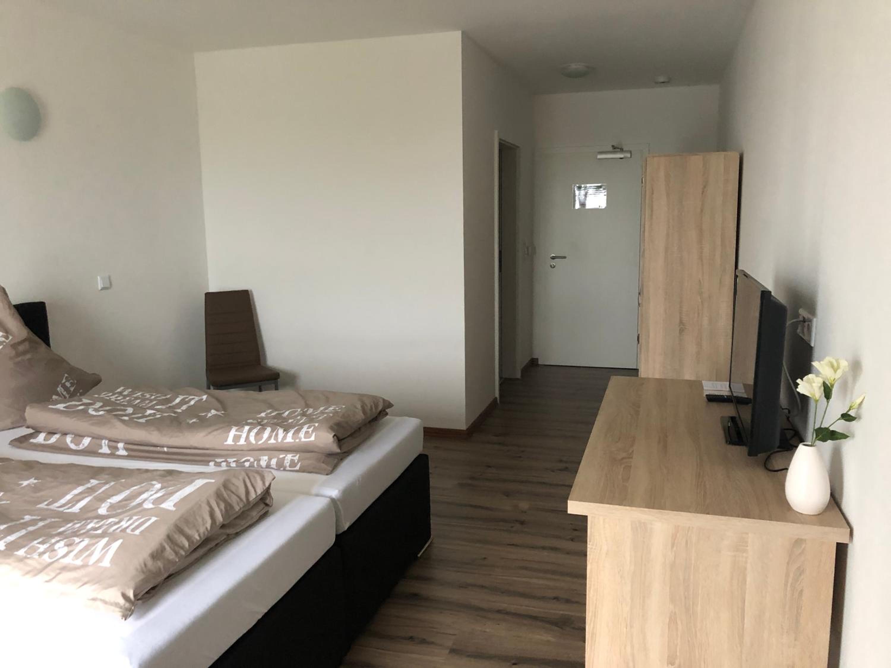 Double Room with Private Bathroom - Photo 3