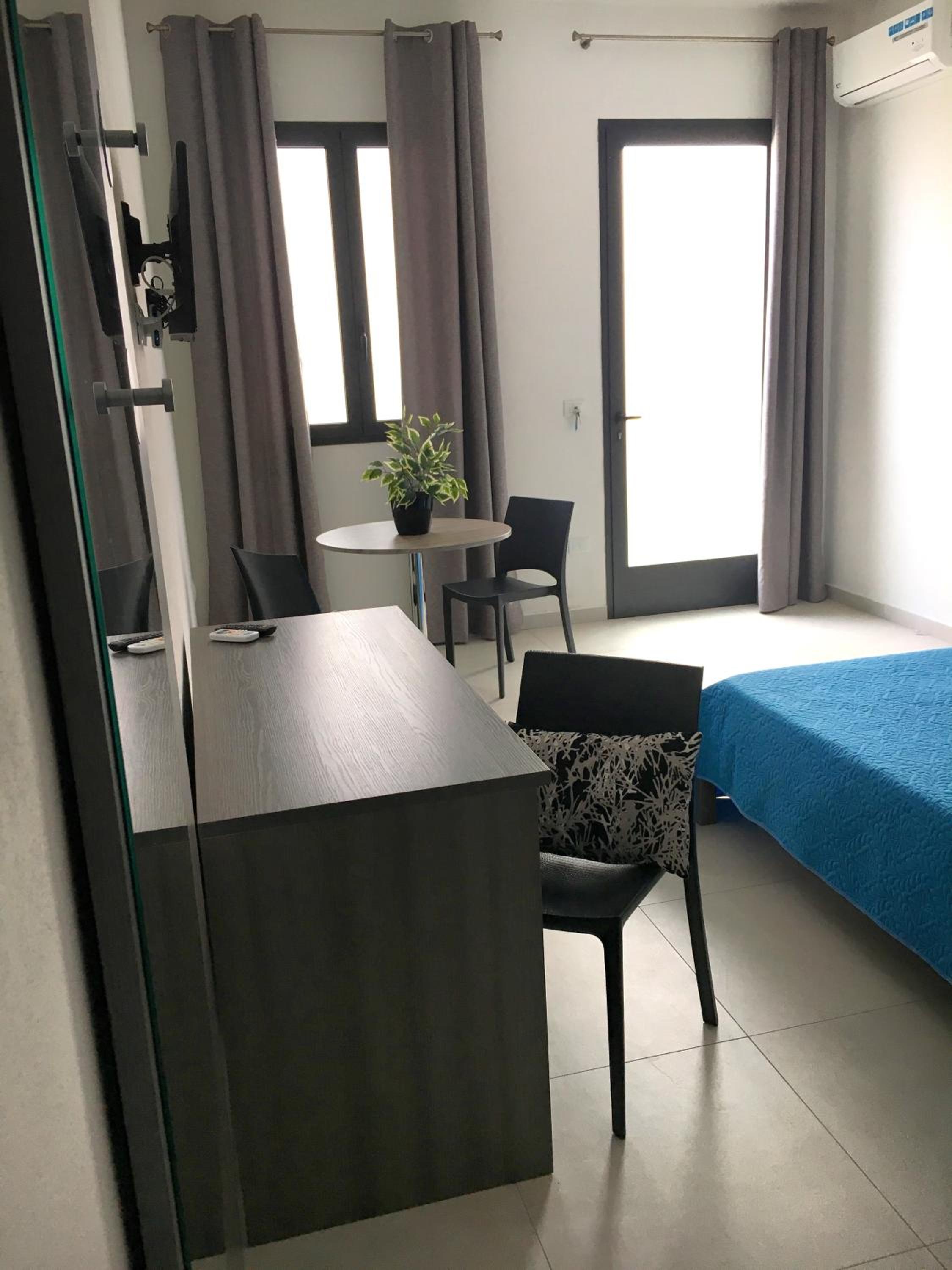 Deluxe Room - Photo 2