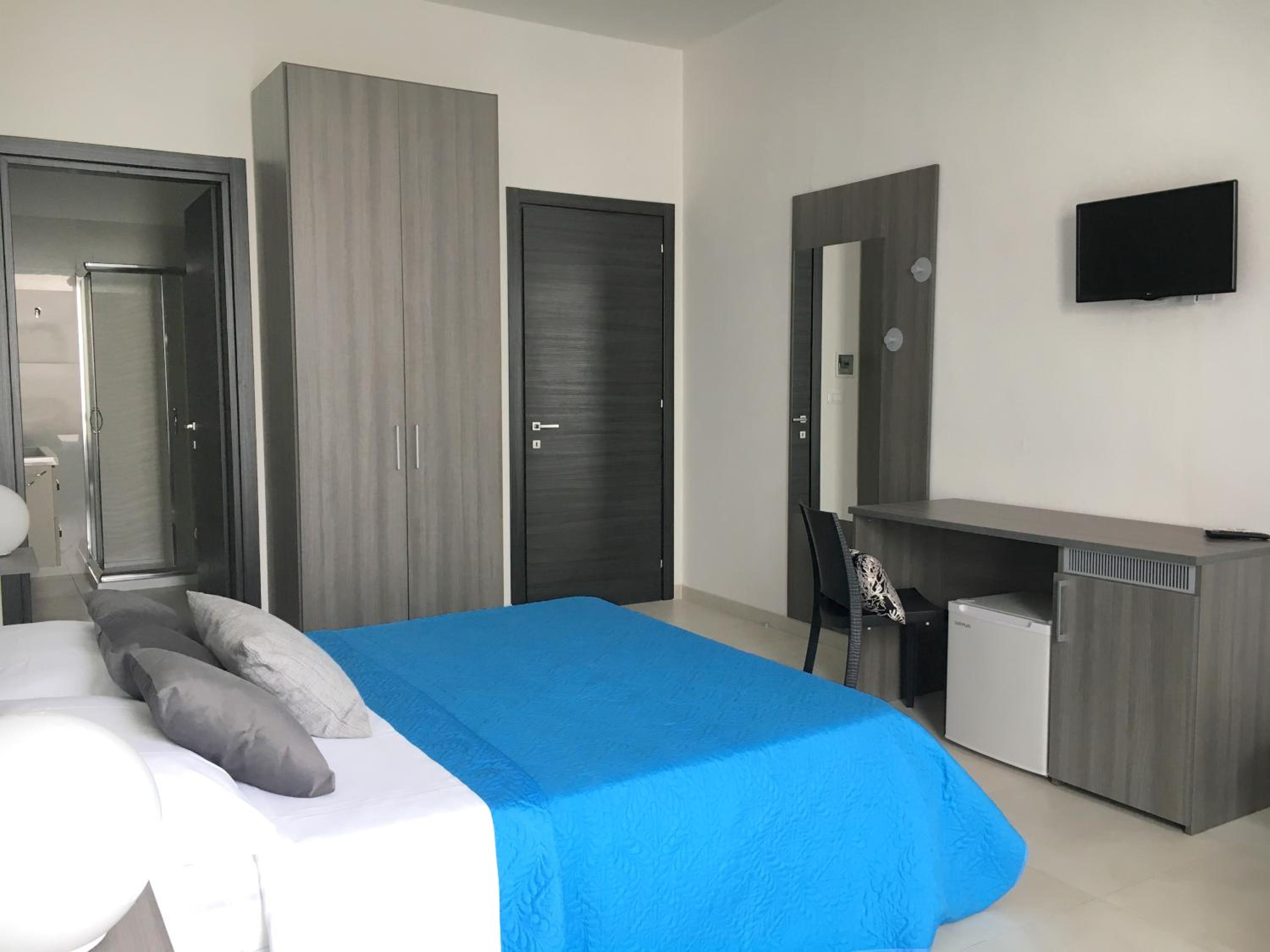 Deluxe Room - Photo 6