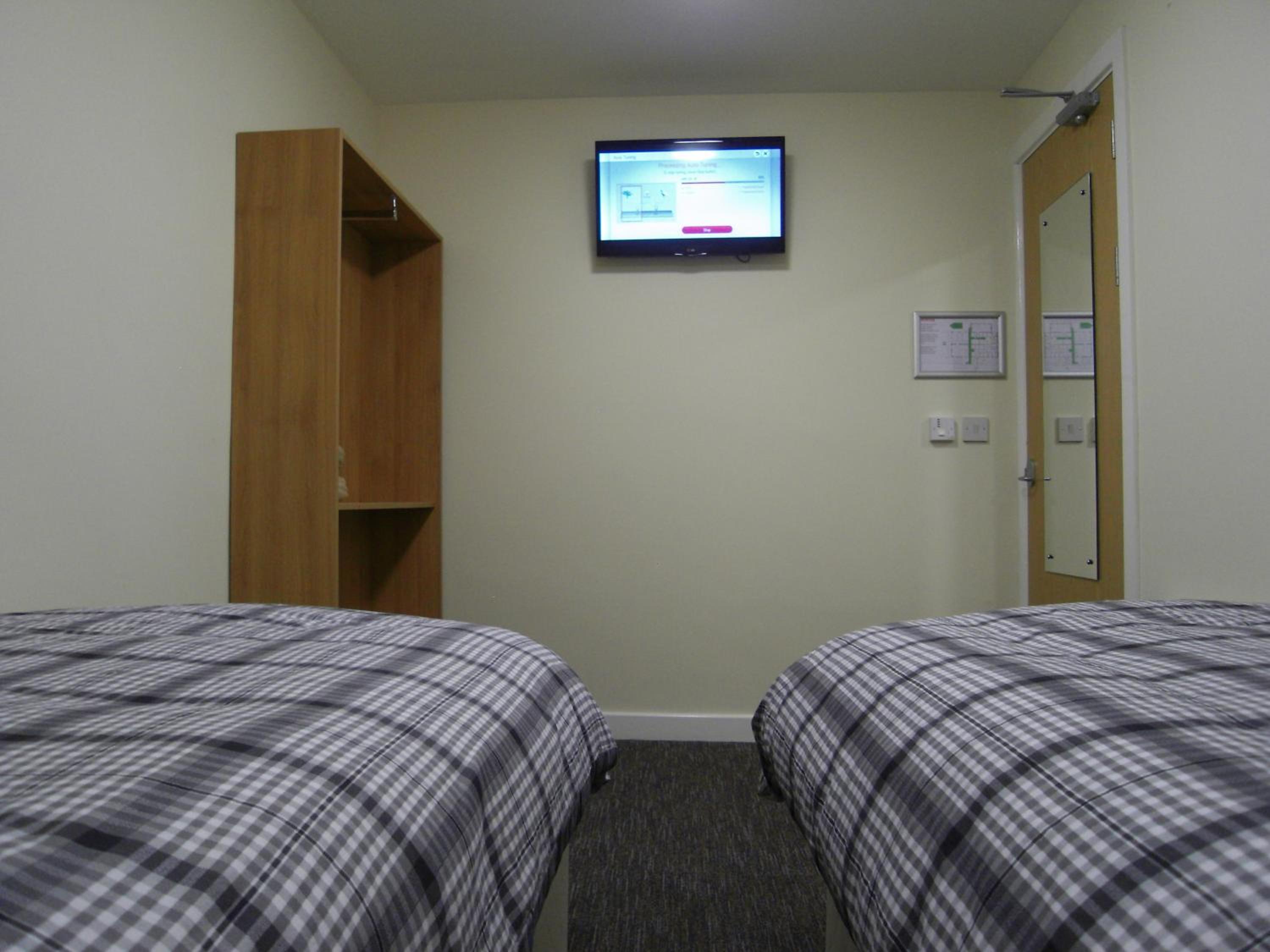 Budget Twin Room - Photo 2