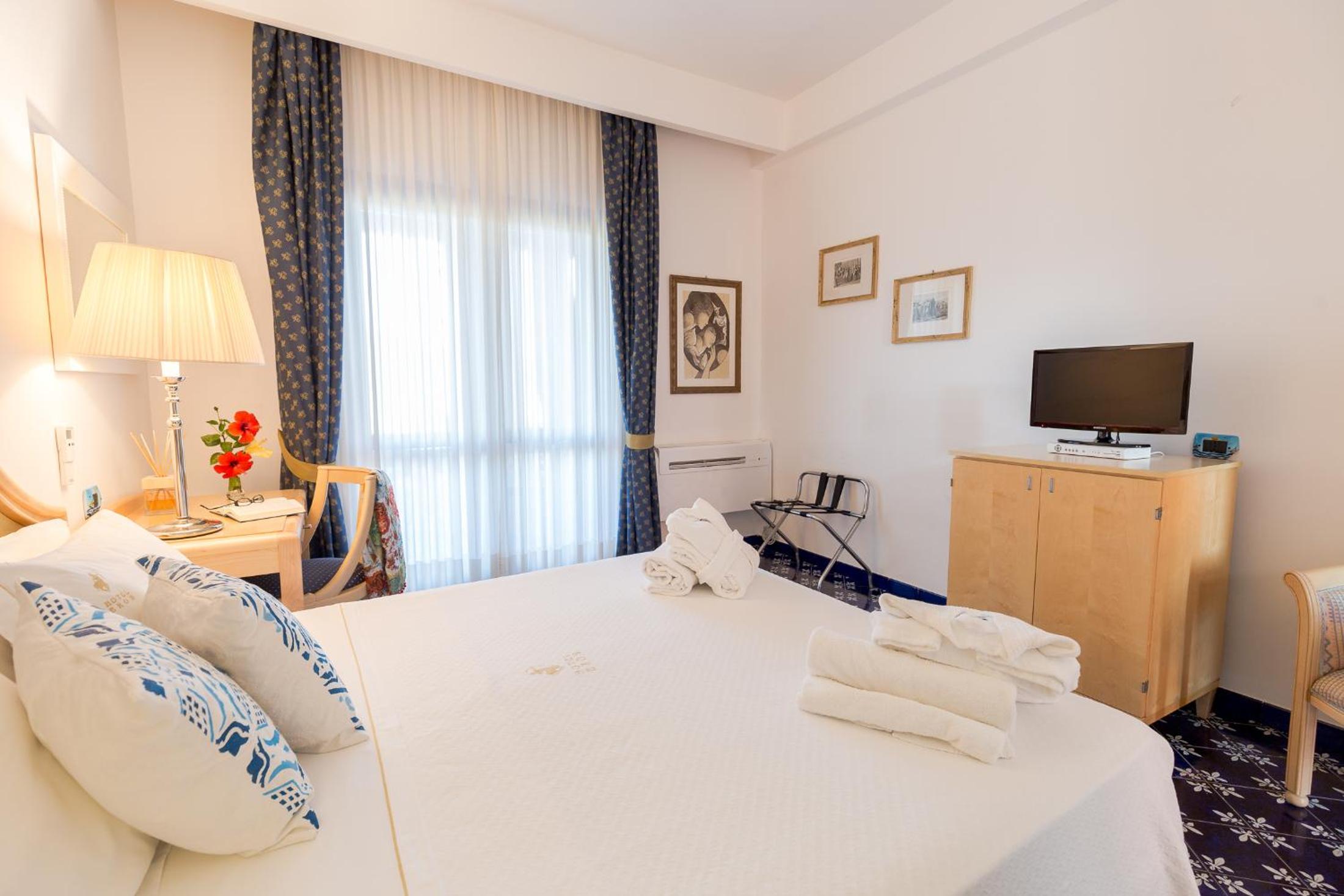 Superior Double or Twin Room - Photo 13