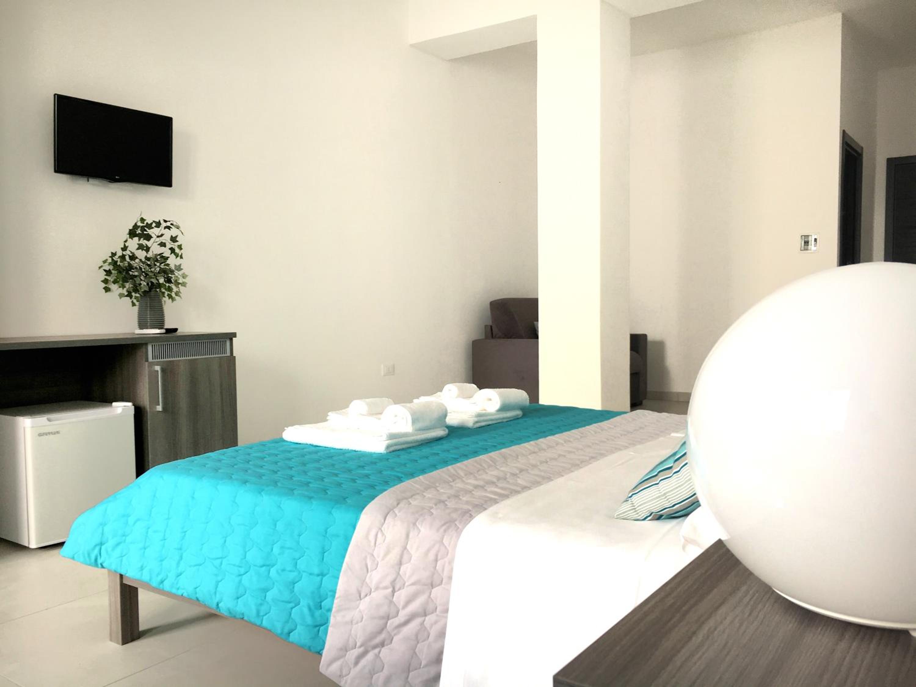 Deluxe Triple Room - Photo 9
