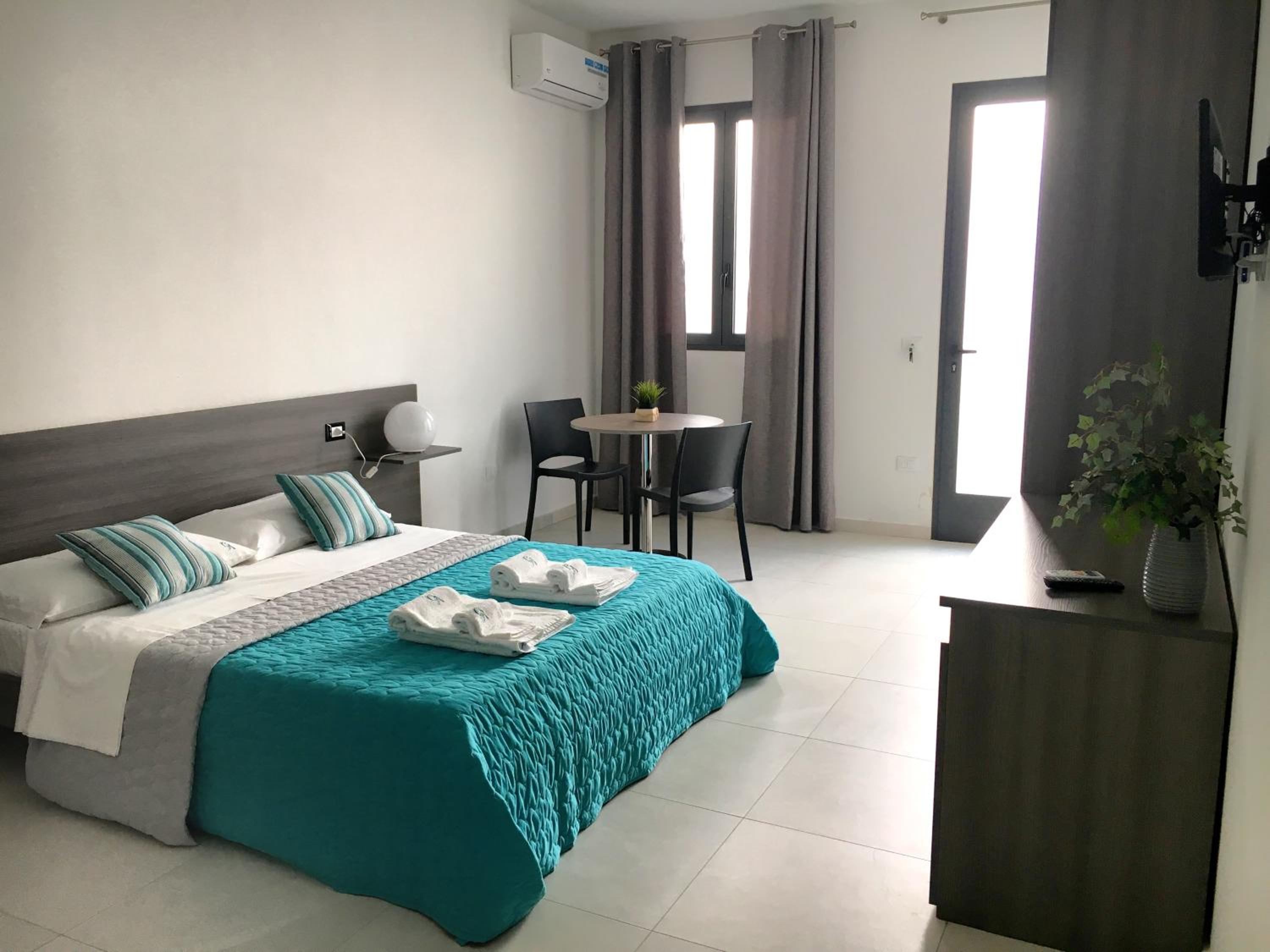 Deluxe Triple Room - Photo 17