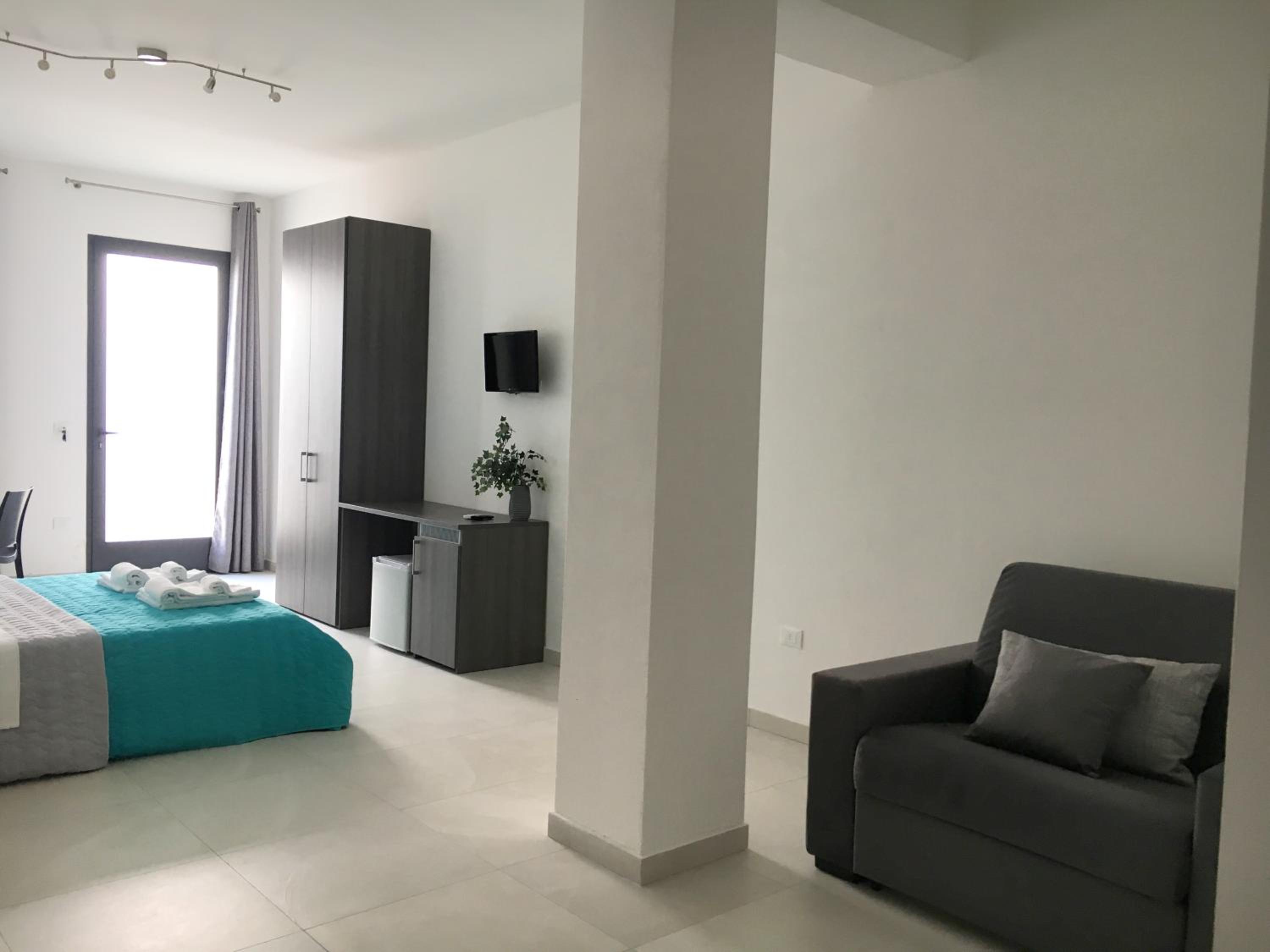 Deluxe Triple Room - Photo 15