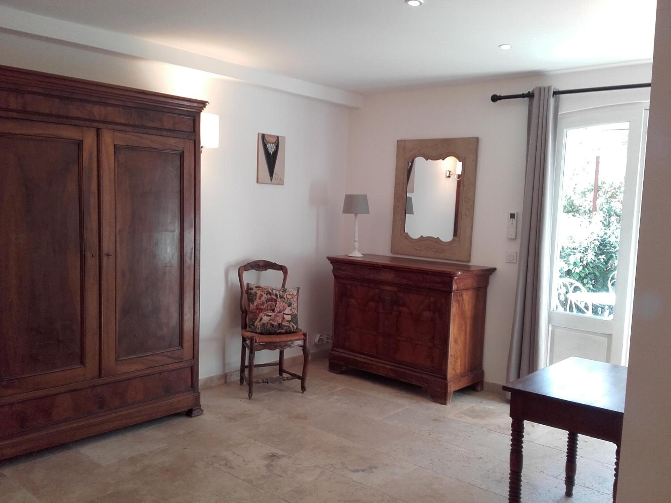 Studio Apartment photo 2