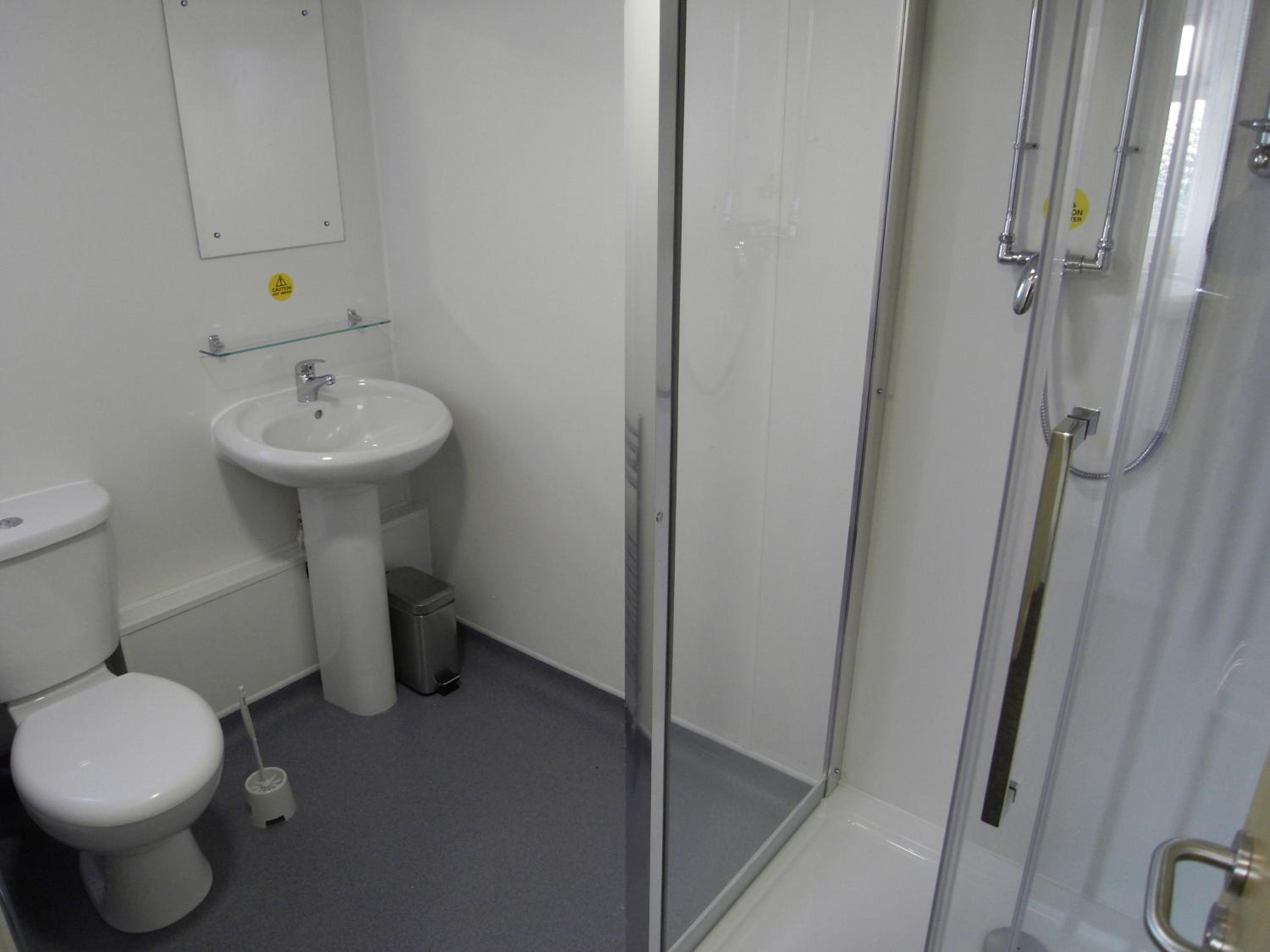 Budget Twin Room - Photo 5