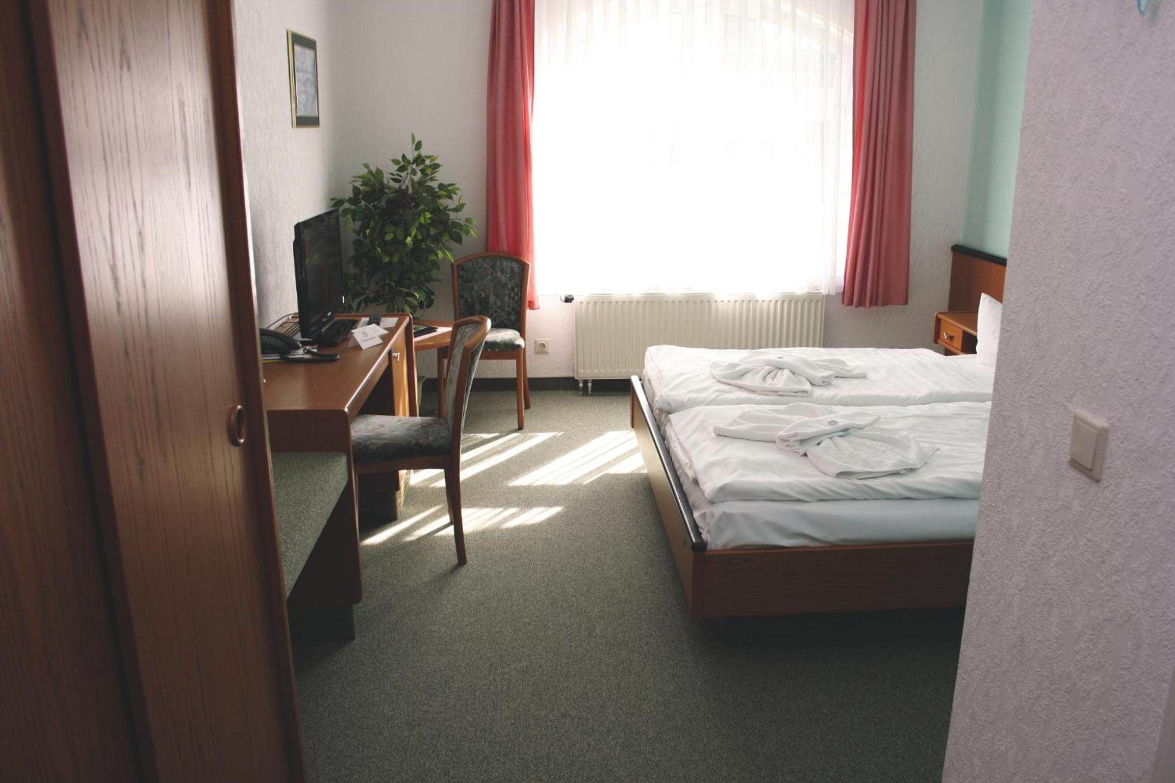 Standard Double Room - Photo 3