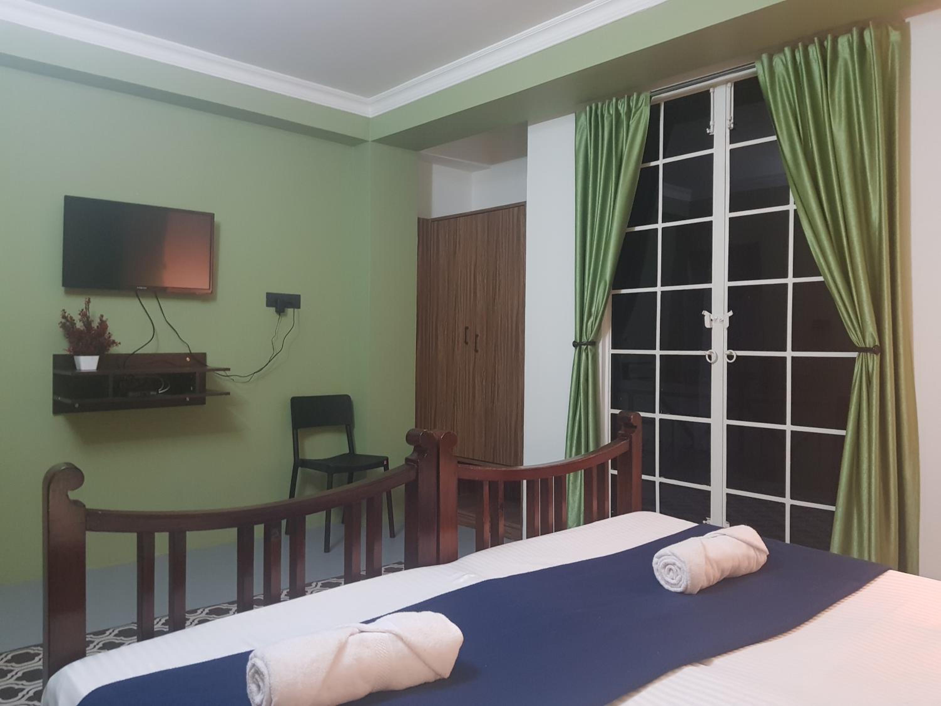Deluxe Double Room with Balcony photo 3