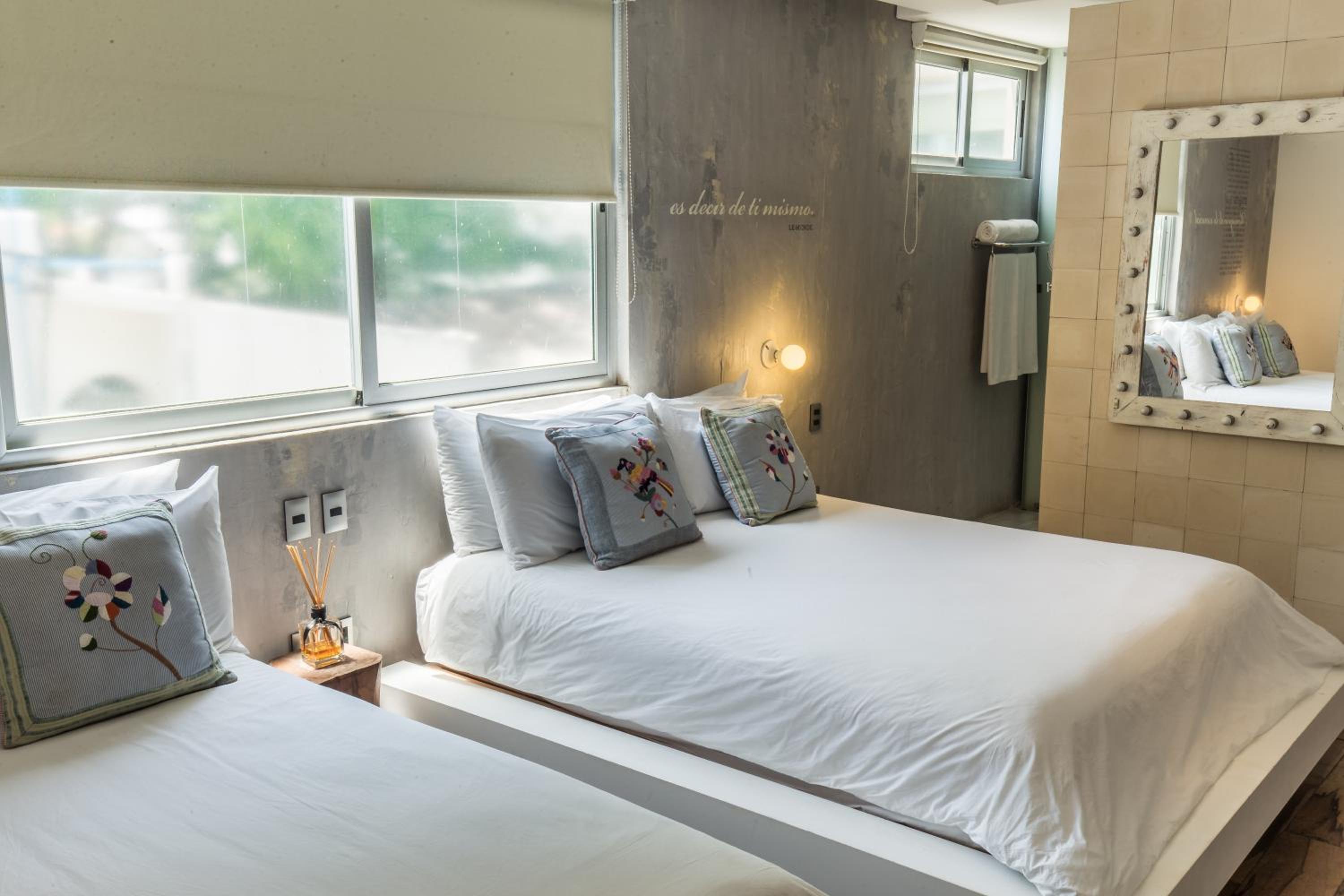 Standard Suite - Photo 1
